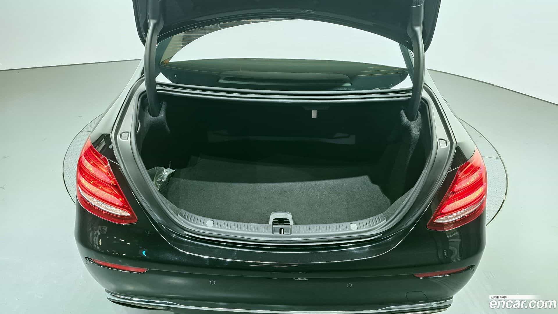 E-Class Mercedes-Benz 2017.1-OPTION-024