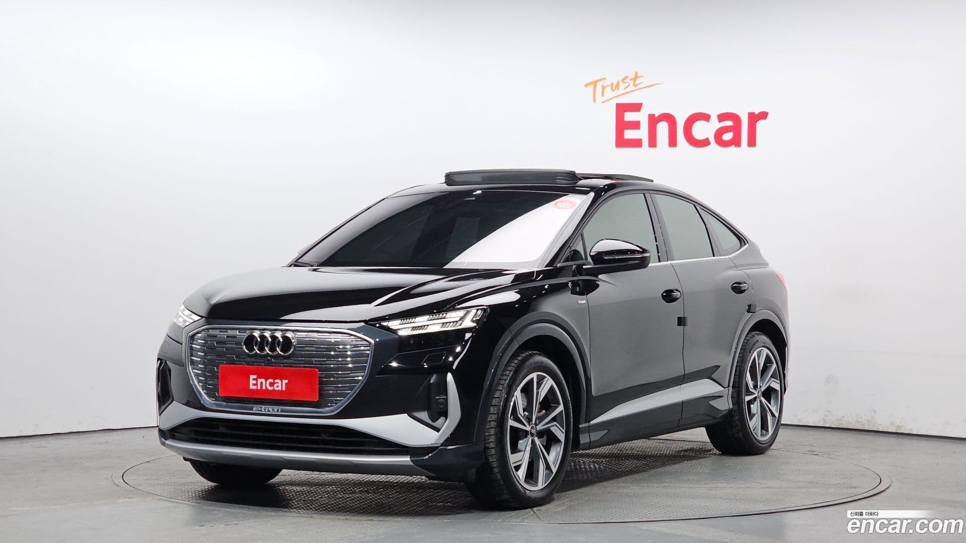Main__Slider__Photo:Q4 e-tron Audi 2023.11-0
