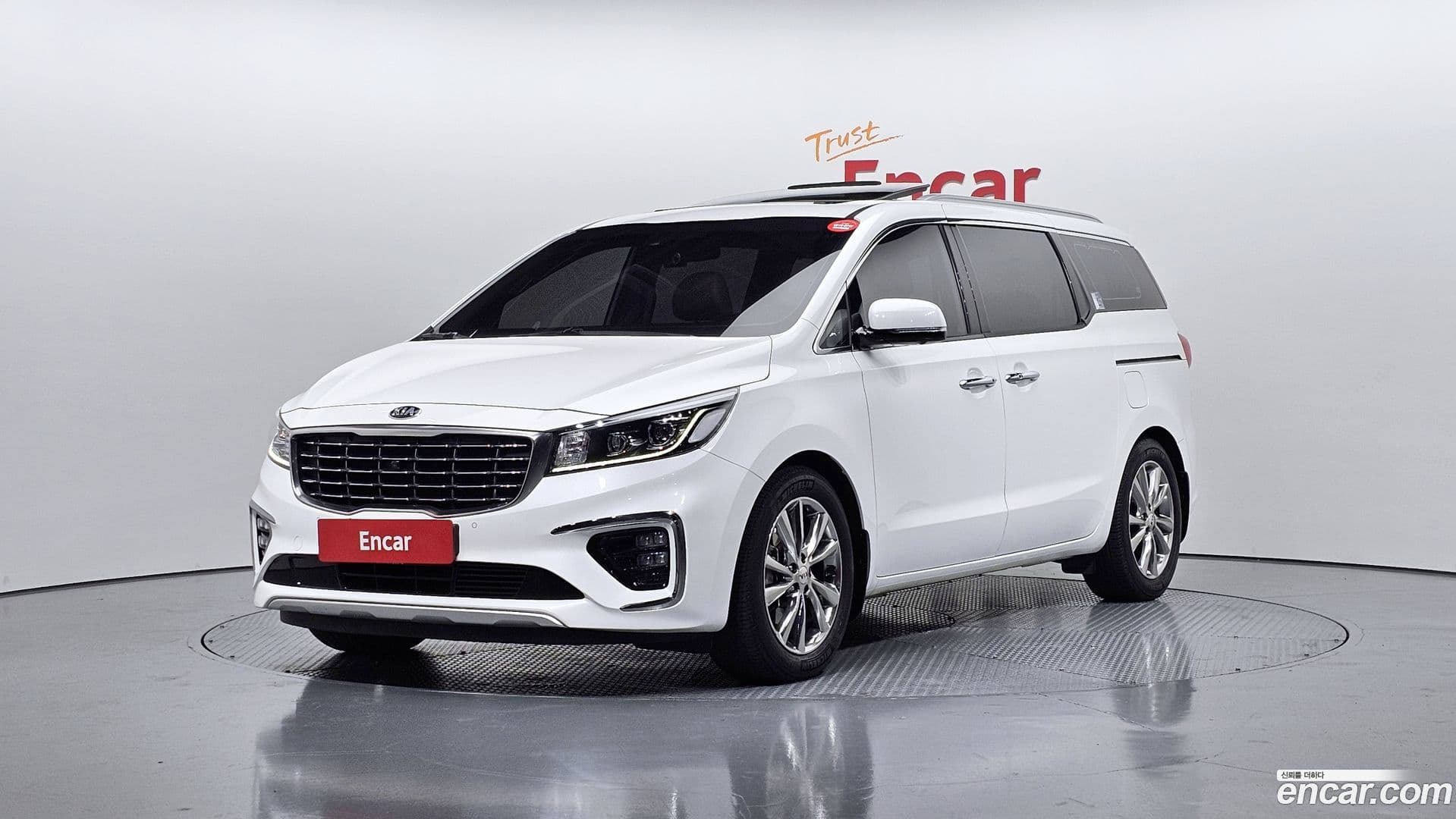 Main__Slider__Photo:Canival Kia 2019.1-0
