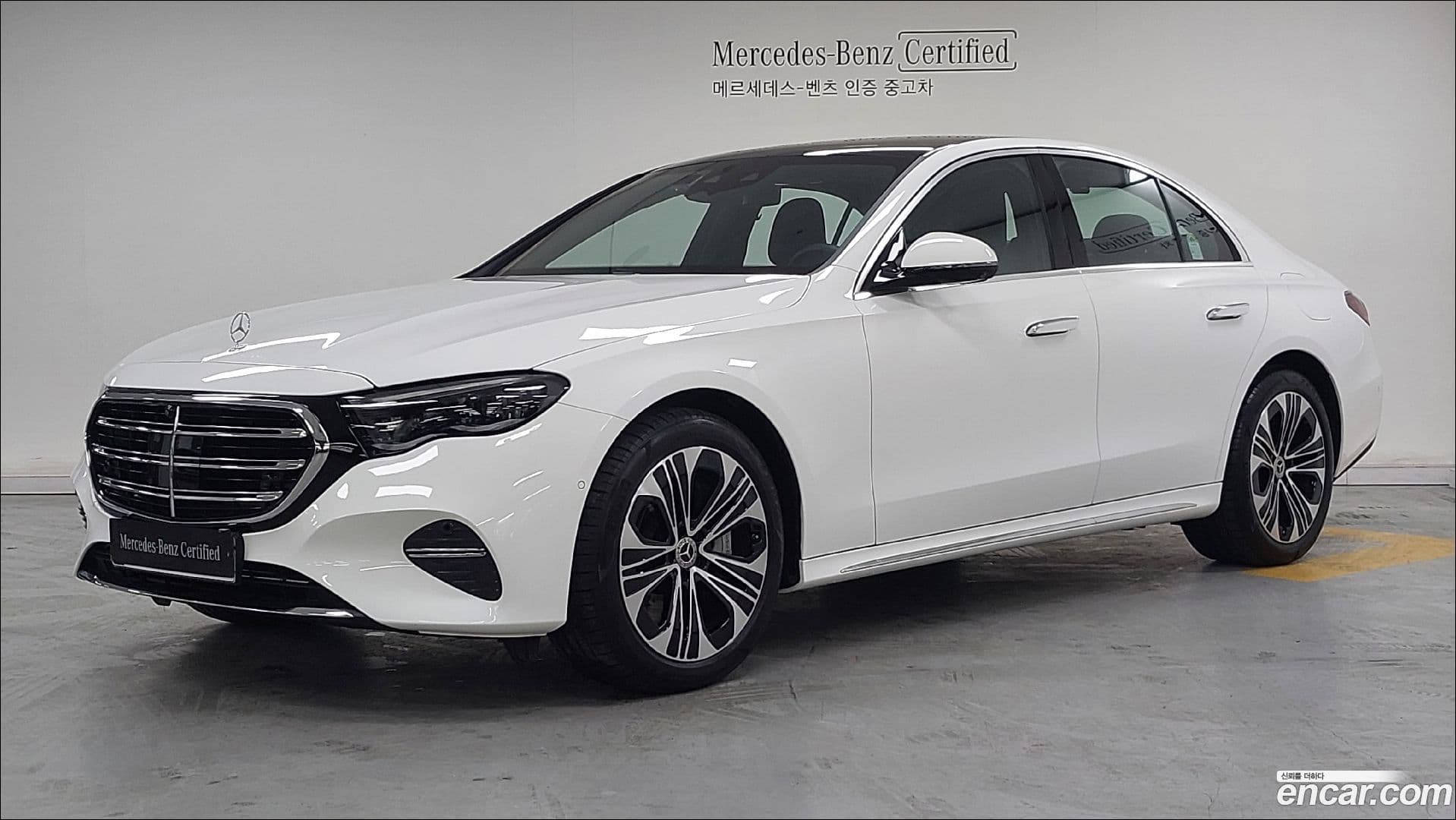 Main__Slider__Photo:E-Class Mercedes-Benz 2025.4-0