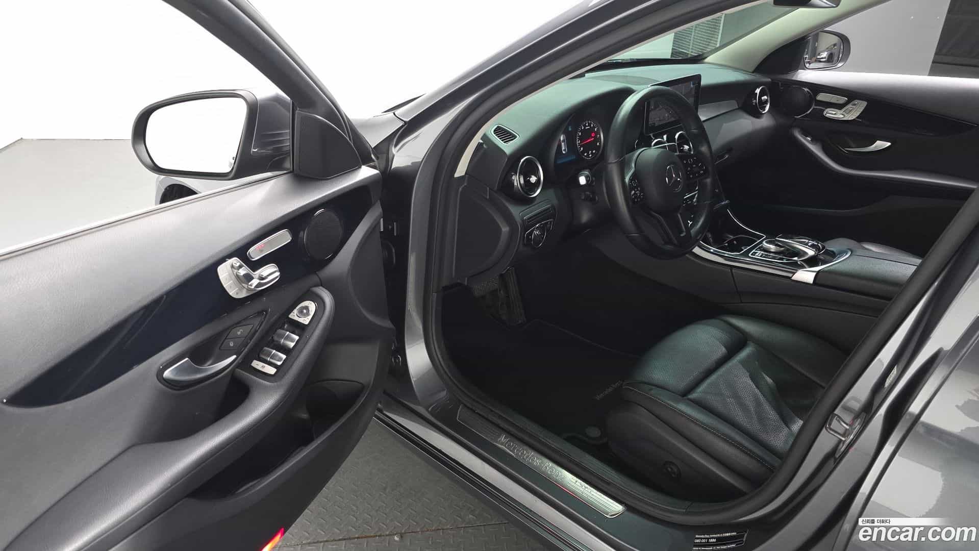 C-Class Mercedes-Benz 2019.10-OPTION-015
