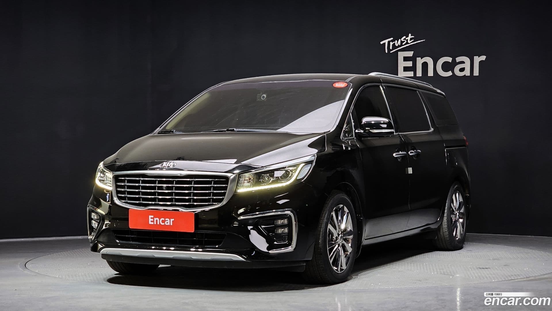 Main__Slider__Photo:Canival Kia 2018.10-0