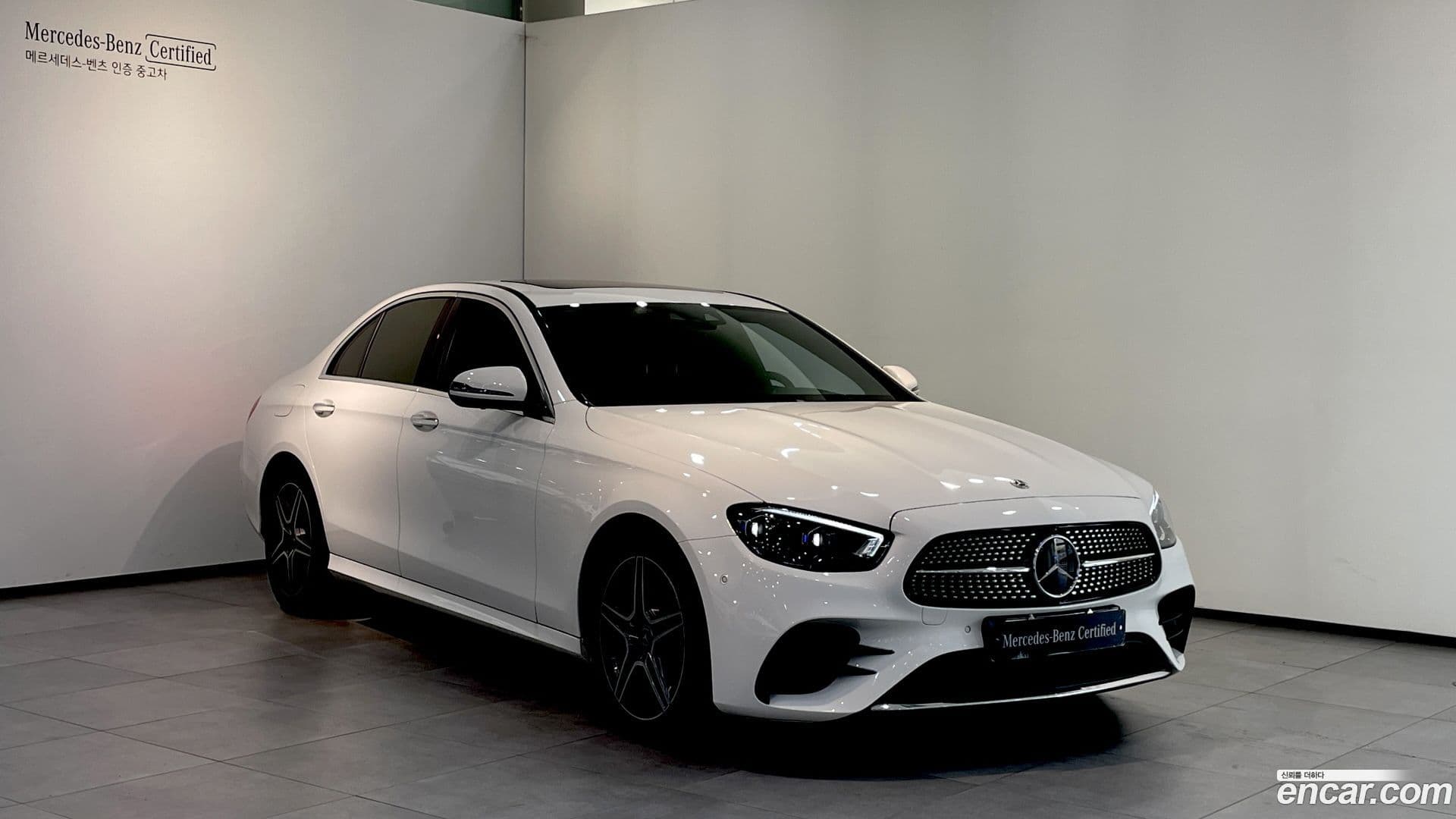 Main__Slider__Photo:E-Class Mercedes-Benz 2023.10-0