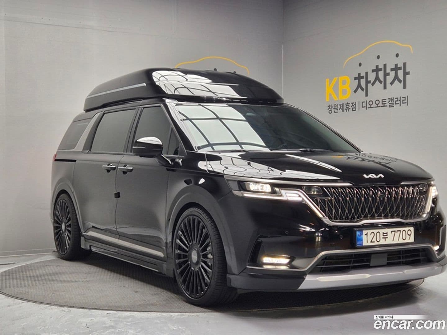 Main__Slider__Photo:Canival Kia 2021.10-0