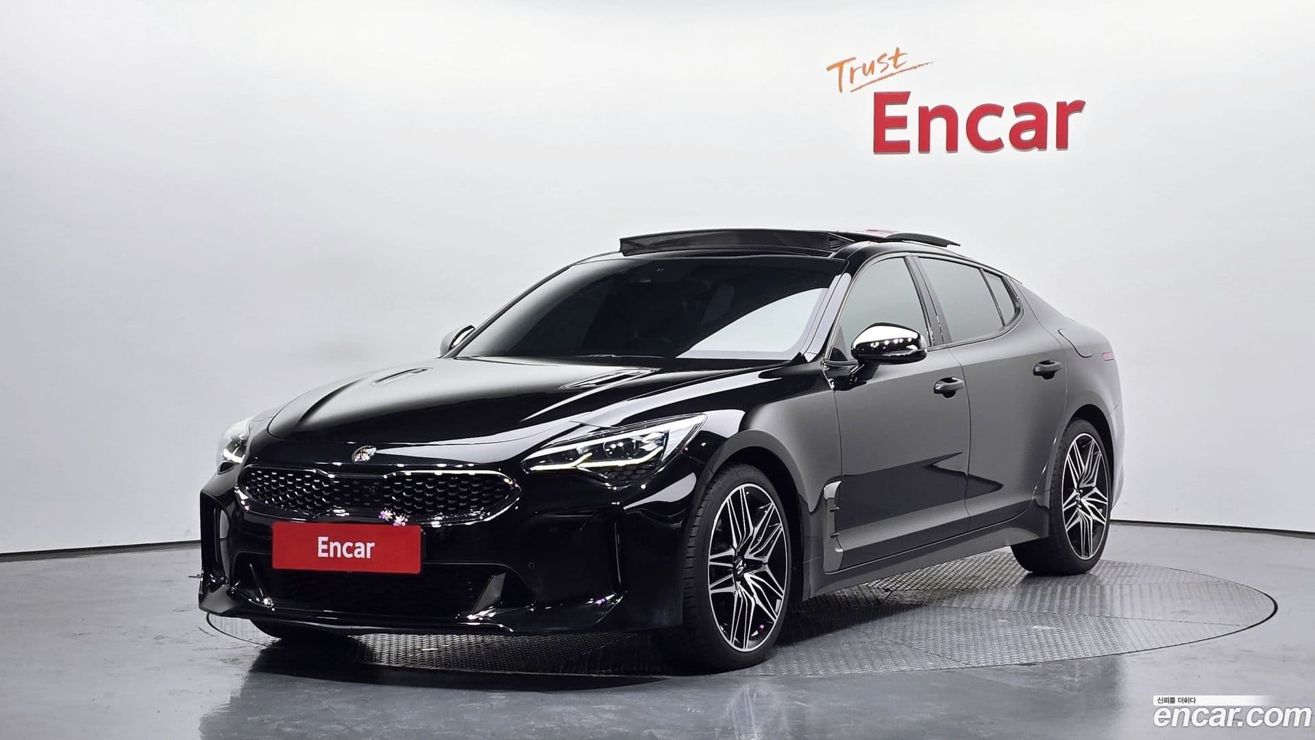 Main__Slider__Photo:Stinger Kia 2017.6-0