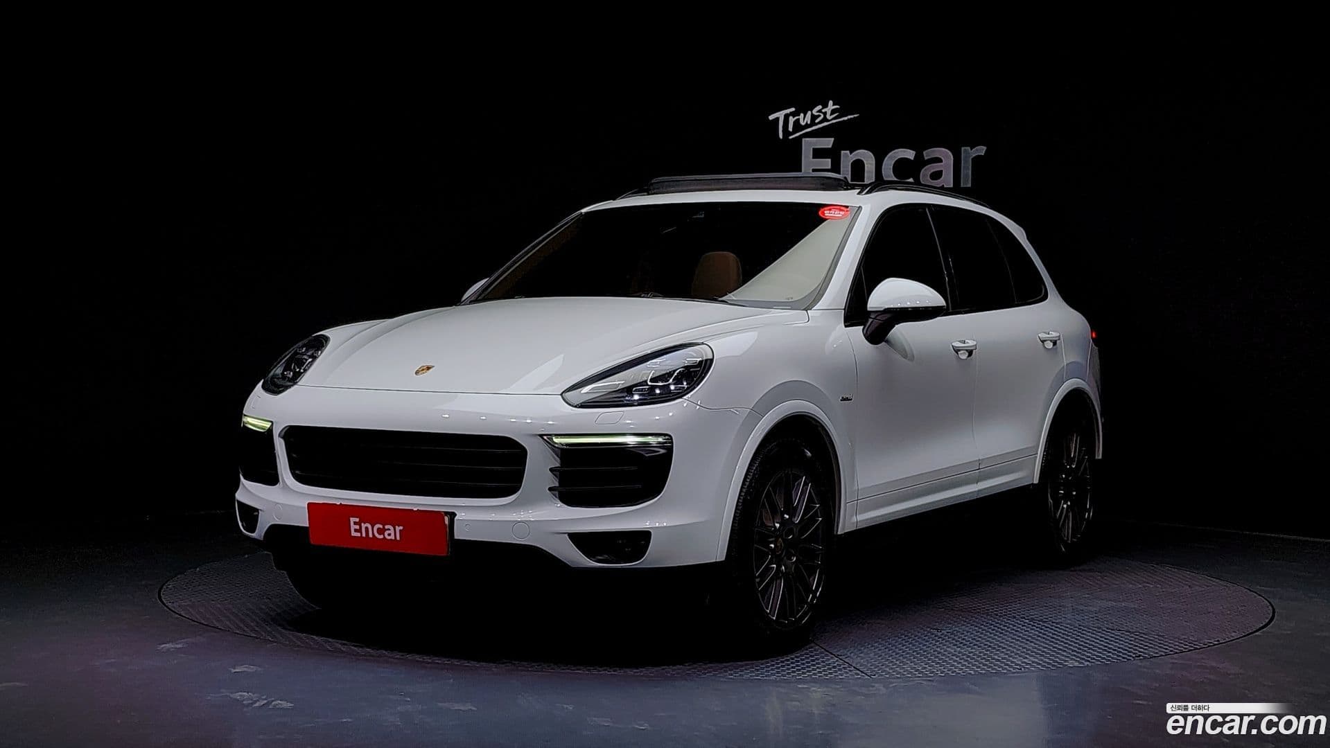 Main__Slider__Photo:Cayenne Porsche 2016.9-0