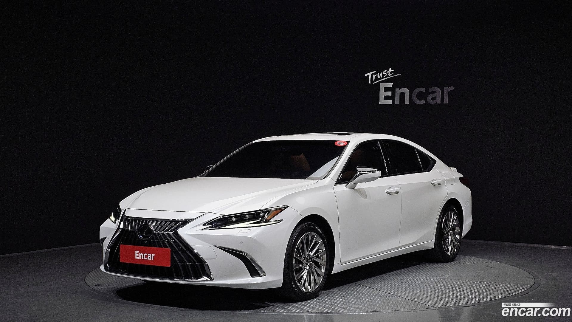 Main__Slider__Photo:ES Lexus 2024.2-0