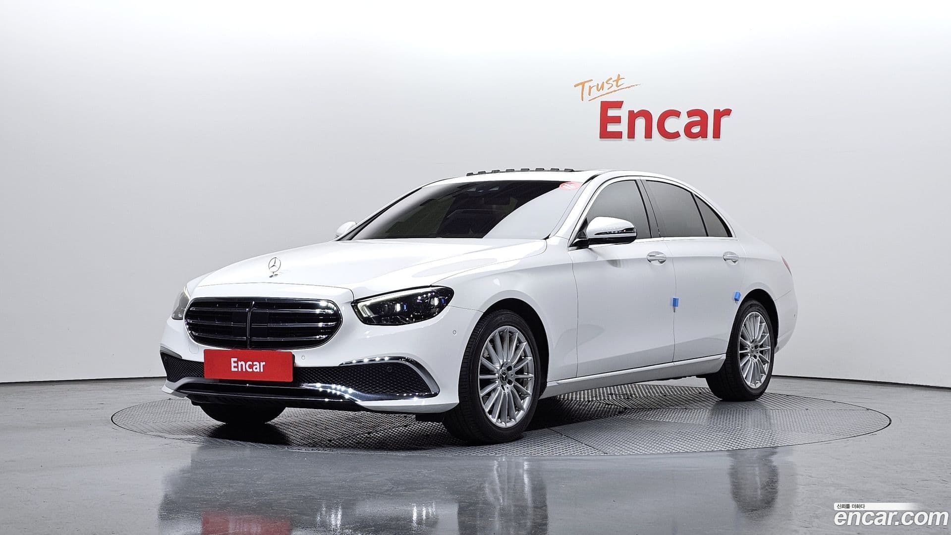 Main__Slider__Photo:E-Class Mercedes-Benz 2020.11-0