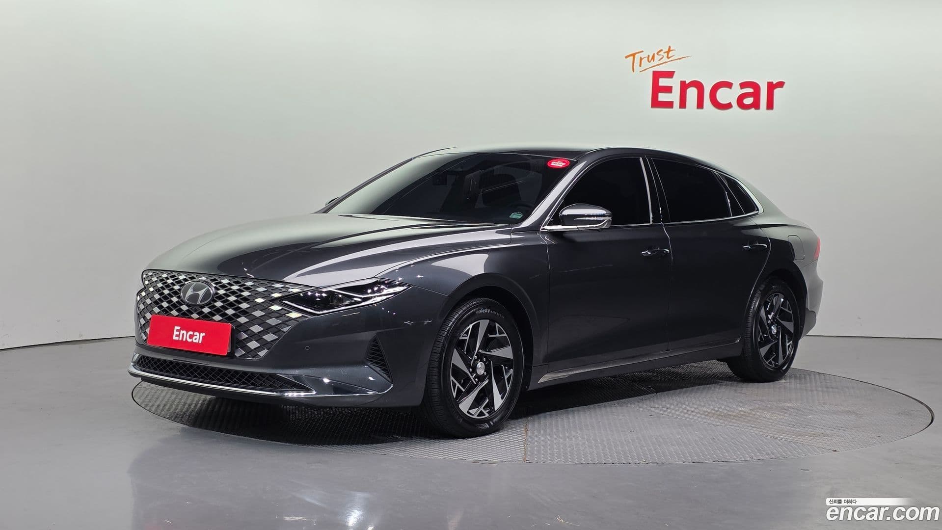 Main__Slider__Photo:Grandeur Hyundai 2021.8-0