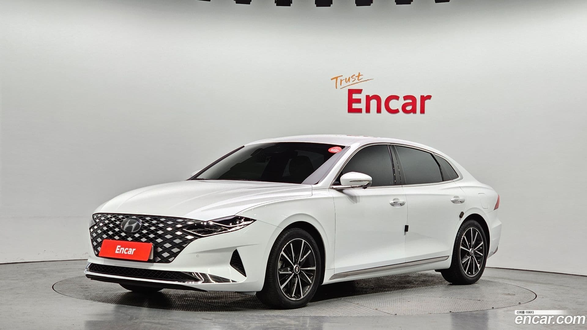 Main__Slider__Photo:Grandeur Hyundai 2021.11-0