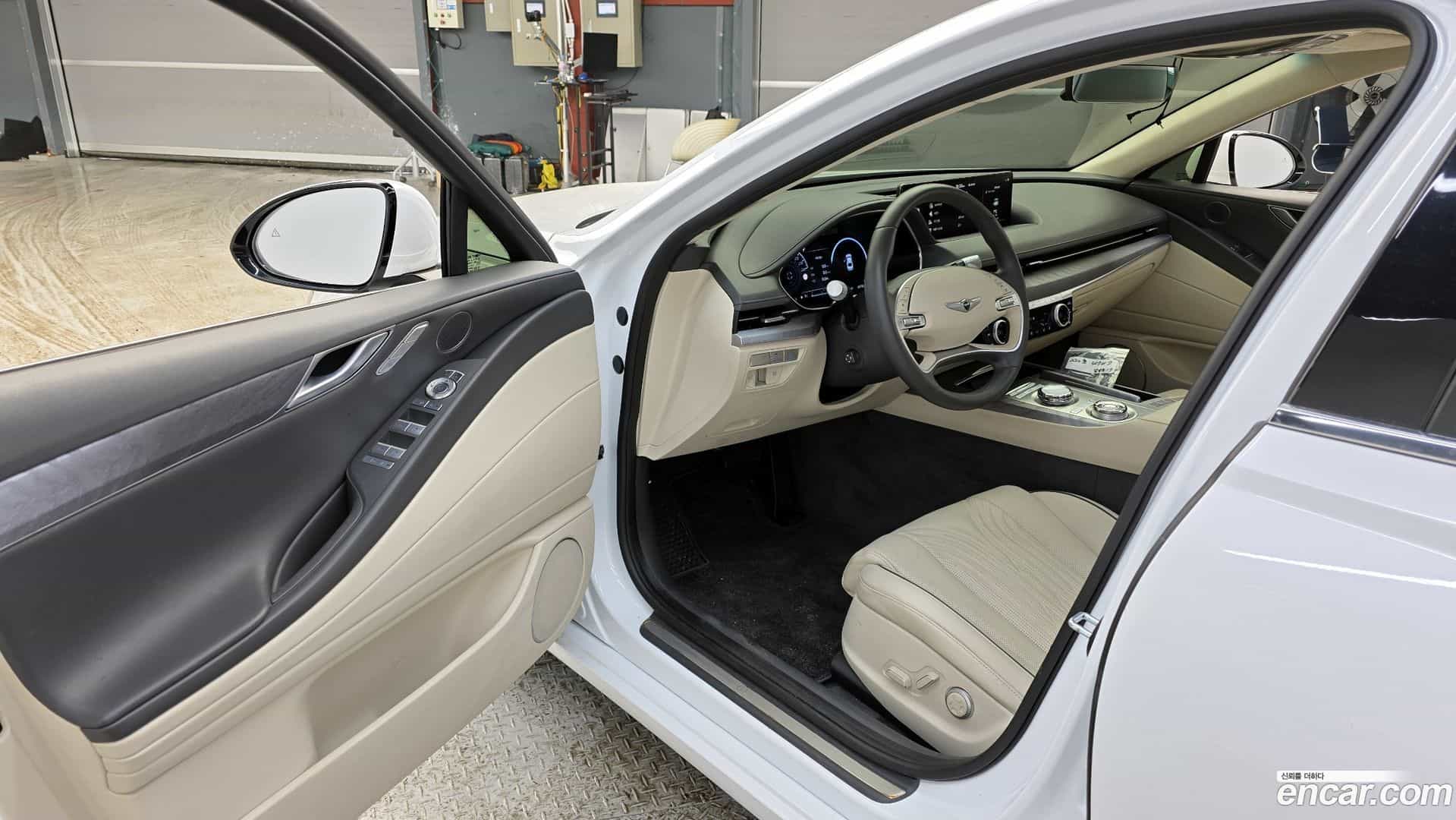 G80 Genesis 2023.1-INNER-010