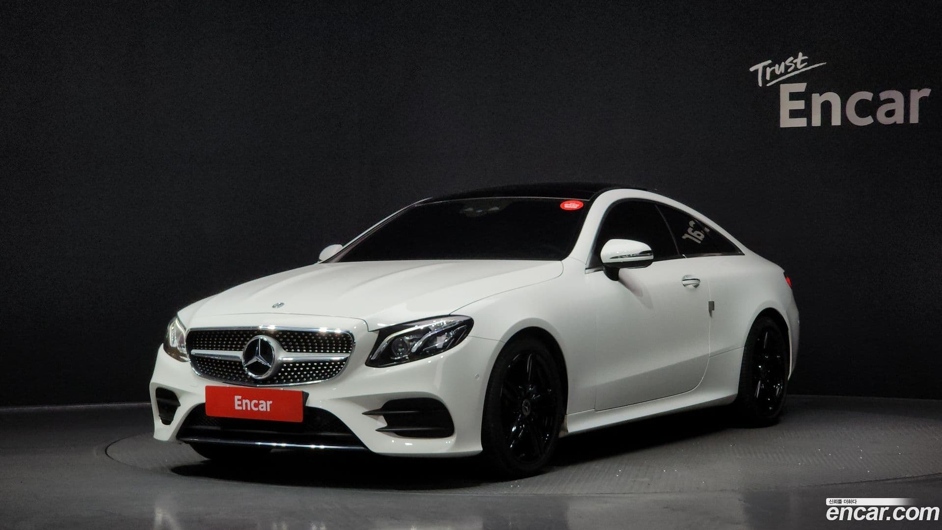 Main__Slider__Photo:E-Class Mercedes-Benz 2020.4-0