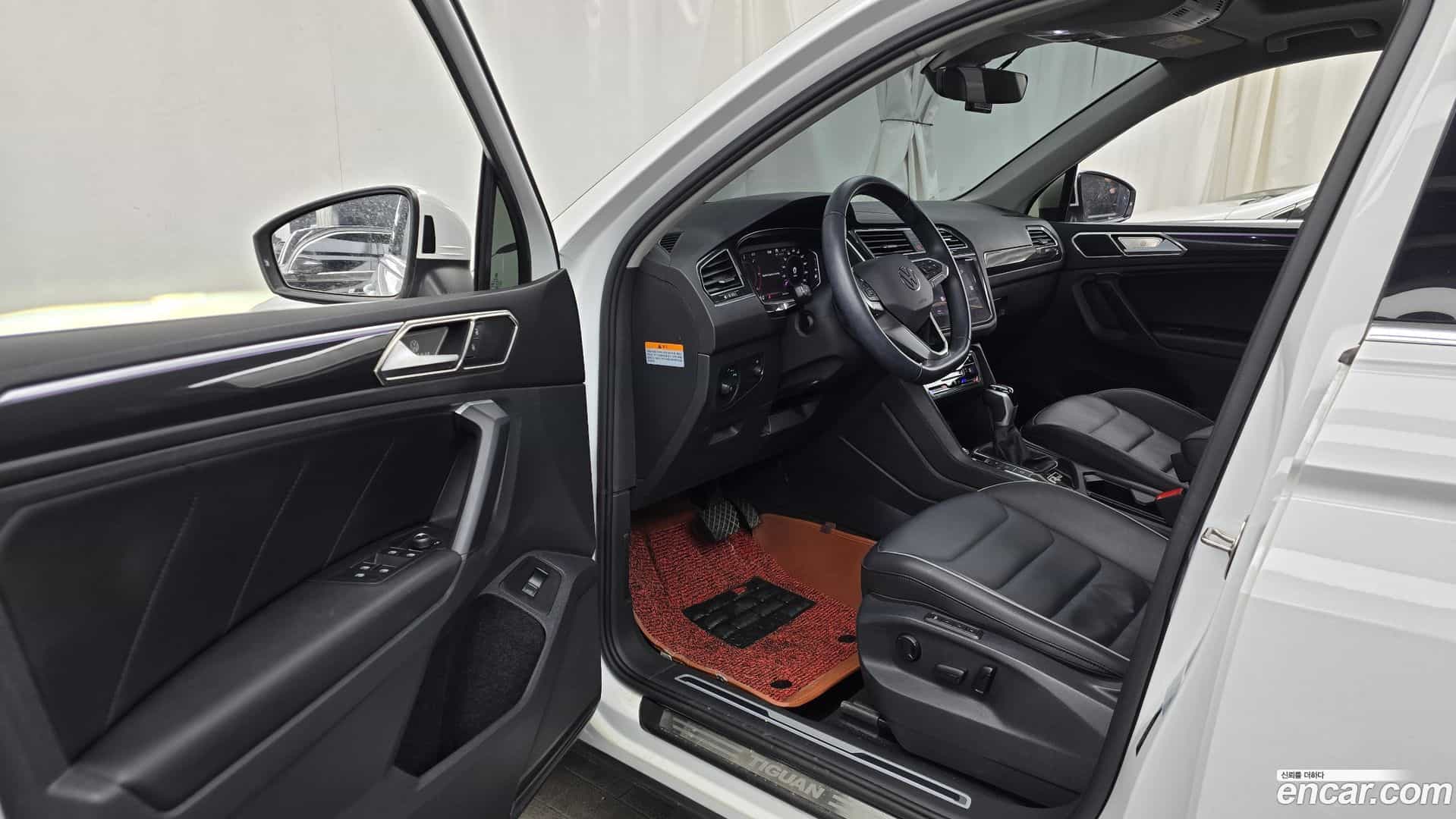 Tiguan Volkswagen 2022.8-INNER-010