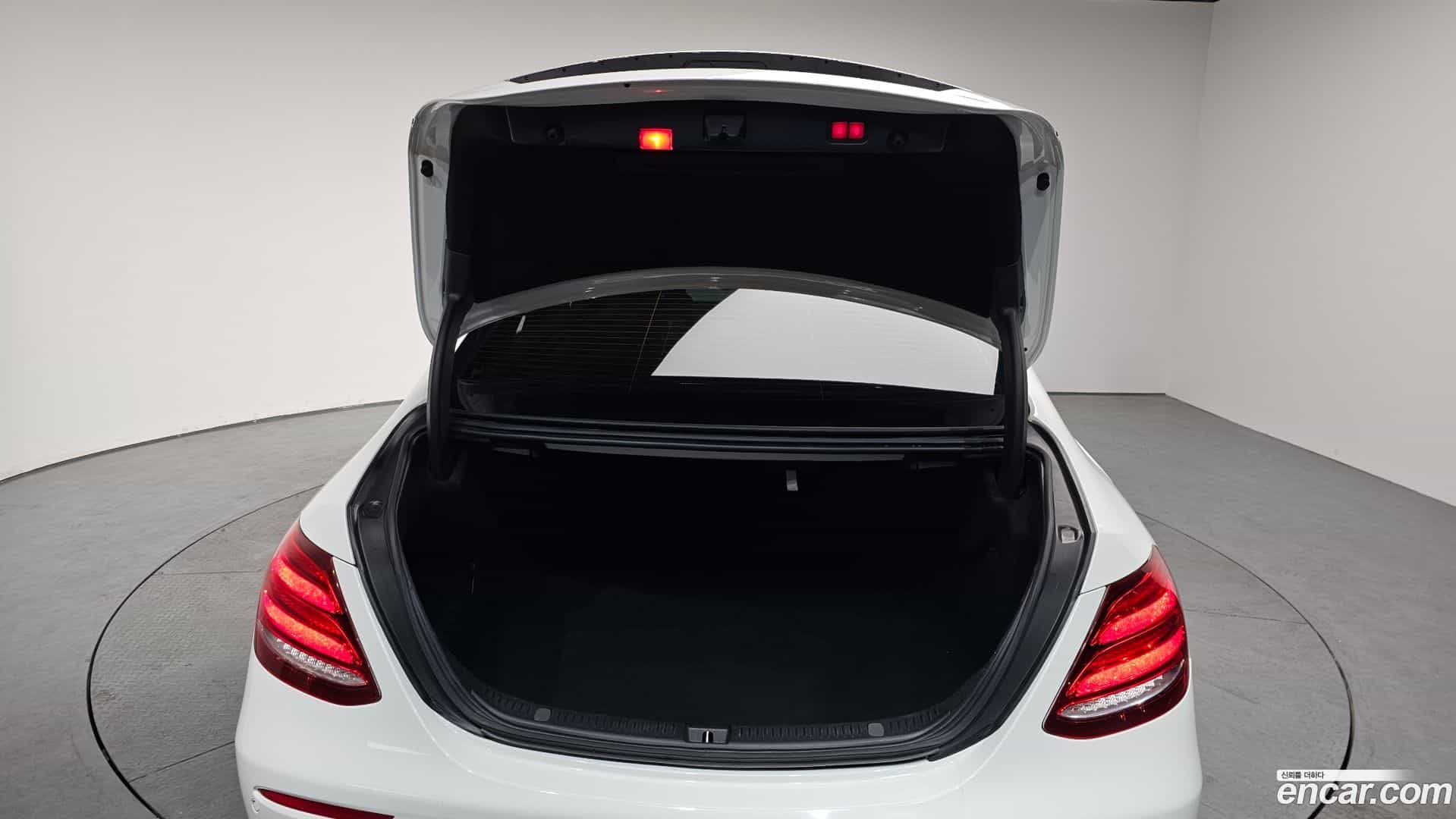 E-Class Mercedes-Benz 2019.10-OPTION-024