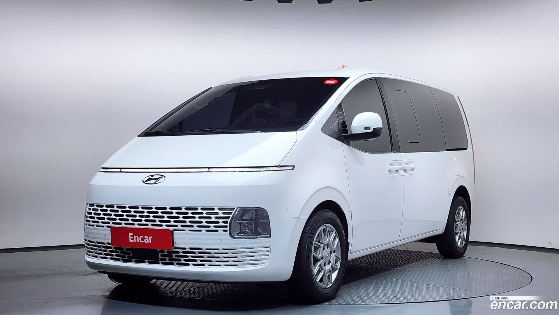 Main__Slider__Photo:Staria Hyundai 2021.10-0