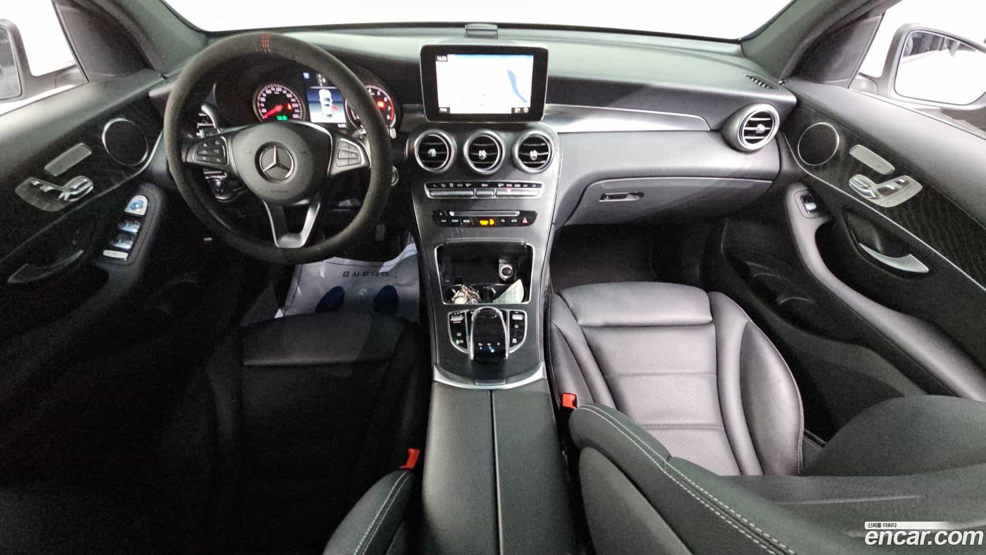 GLC-Class Mercedes-Benz 2019.3-INNER-007