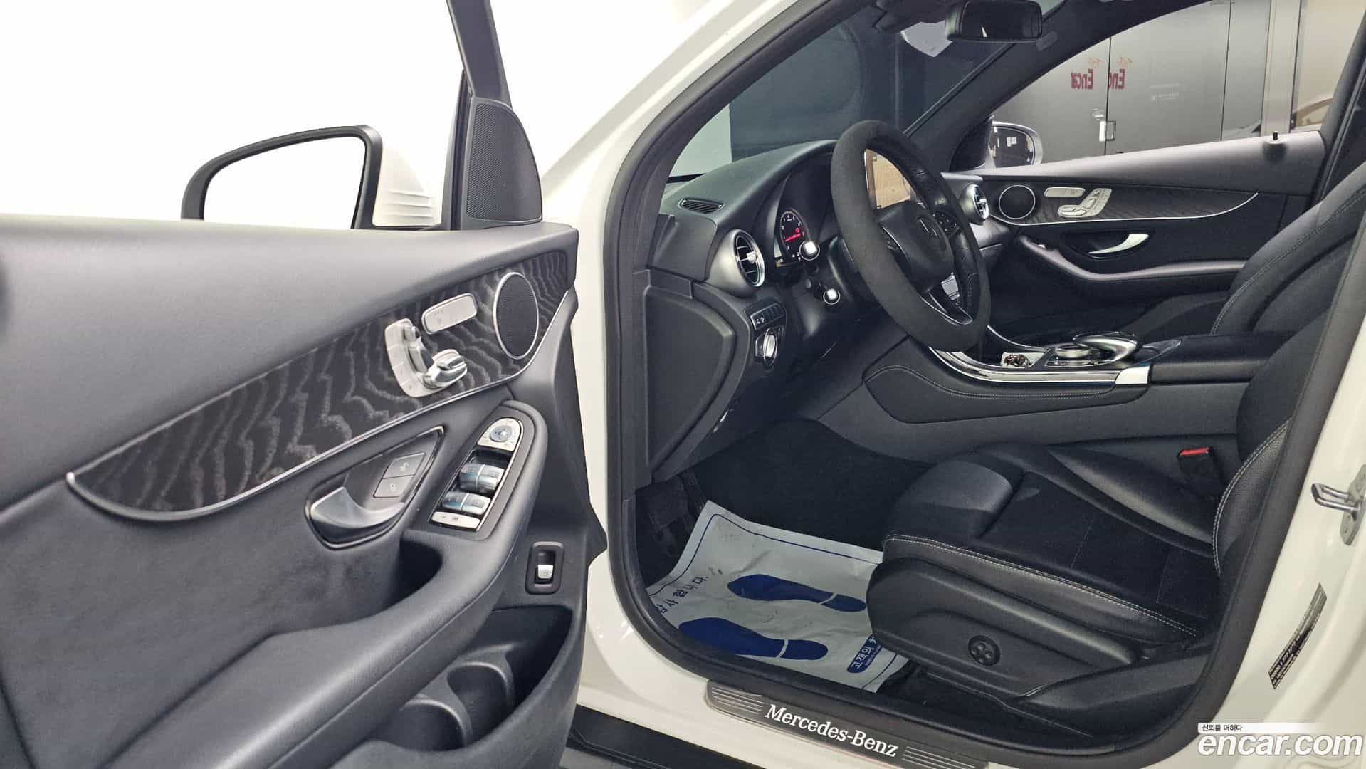 GLC-Class Mercedes-Benz 2019.3-INNER-010