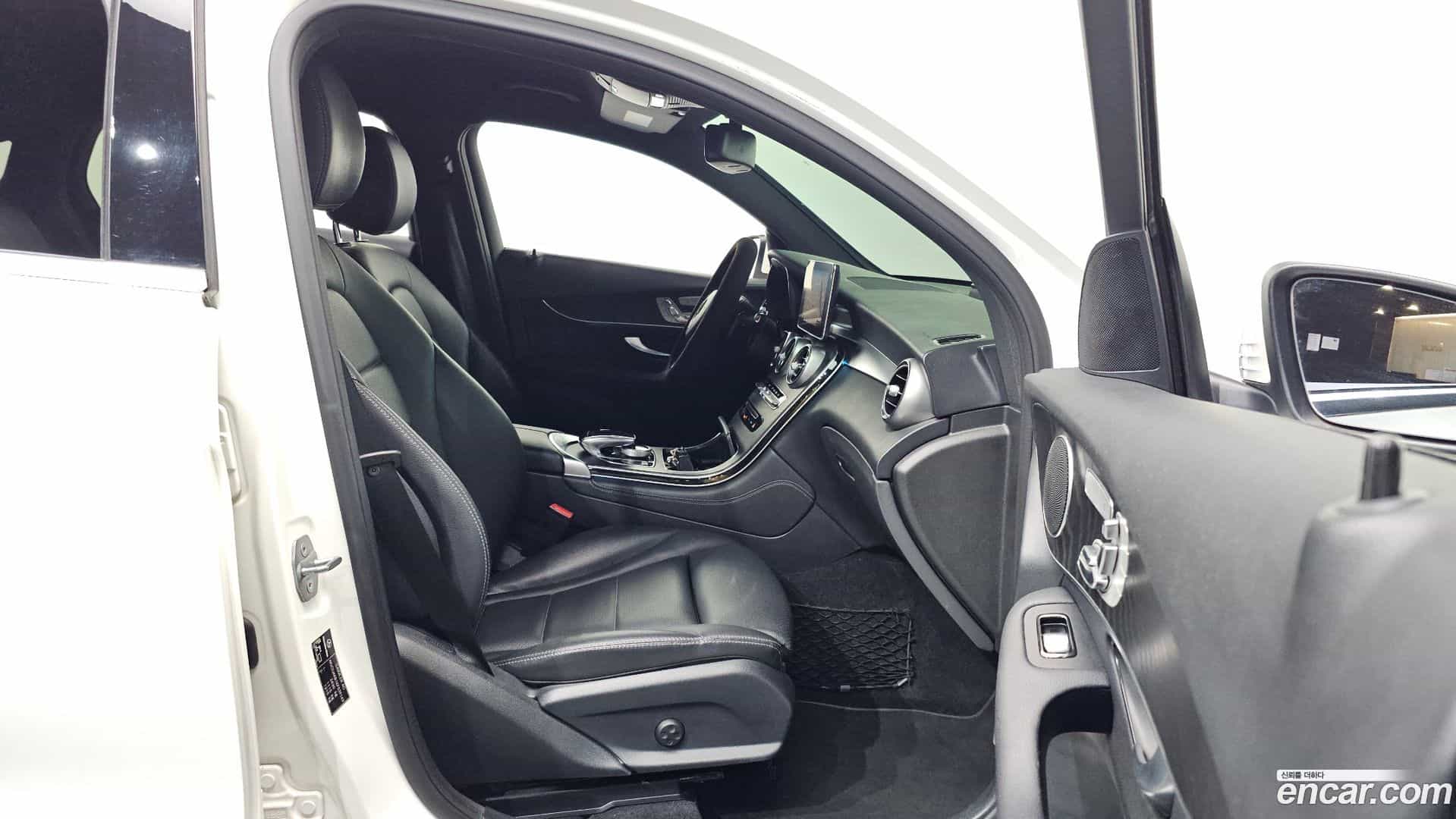 GLC-Class Mercedes-Benz 2019.3-OPTION-015