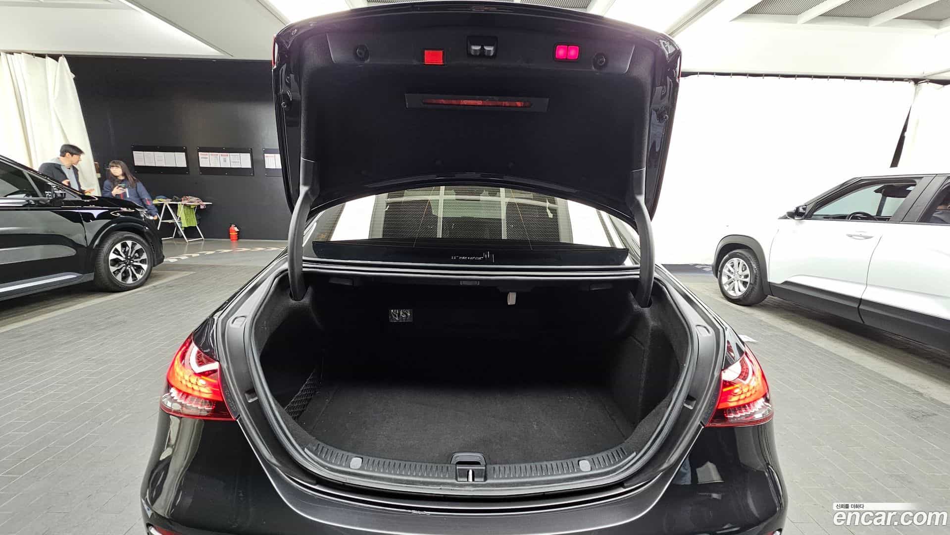E-Class Mercedes-Benz 2021.8-OPTION-024