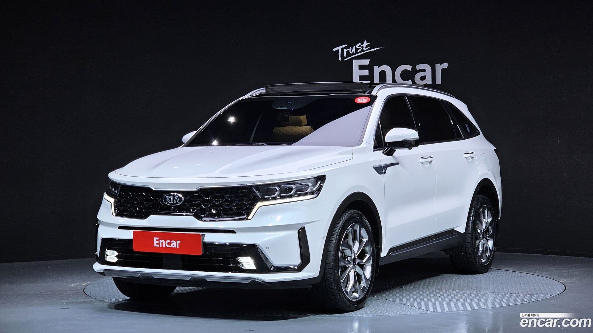 Main__Slider__Photo:Sorento Kia 2020.3-0