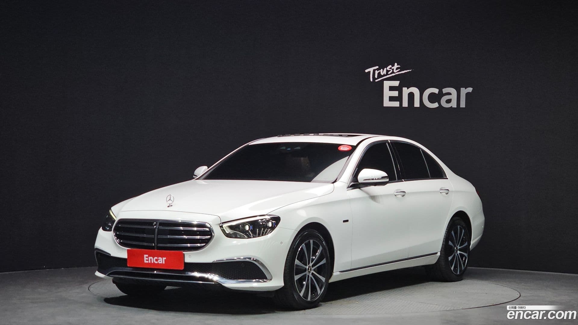 Main__Slider__Photo:E-Class Mercedes-Benz 2021.2-0