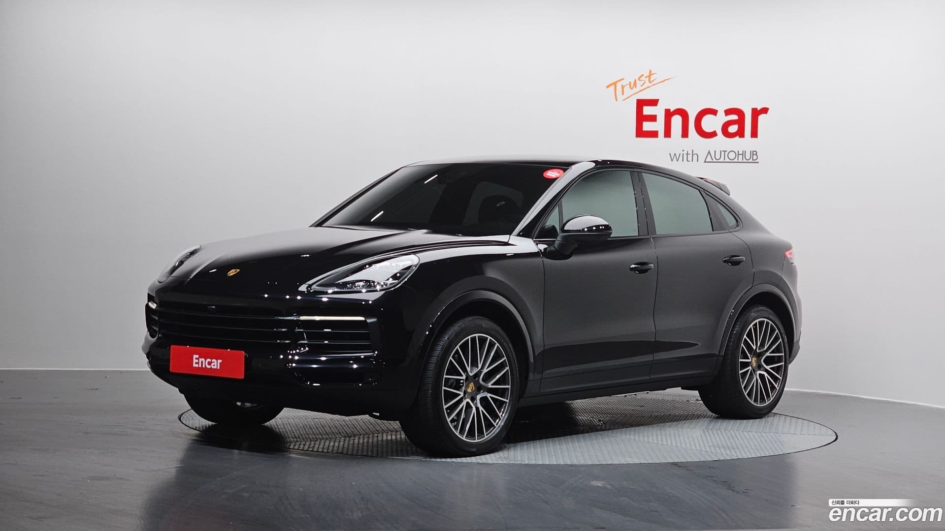 Main__Slider__Photo:Cayenne Porsche 2021.1-0