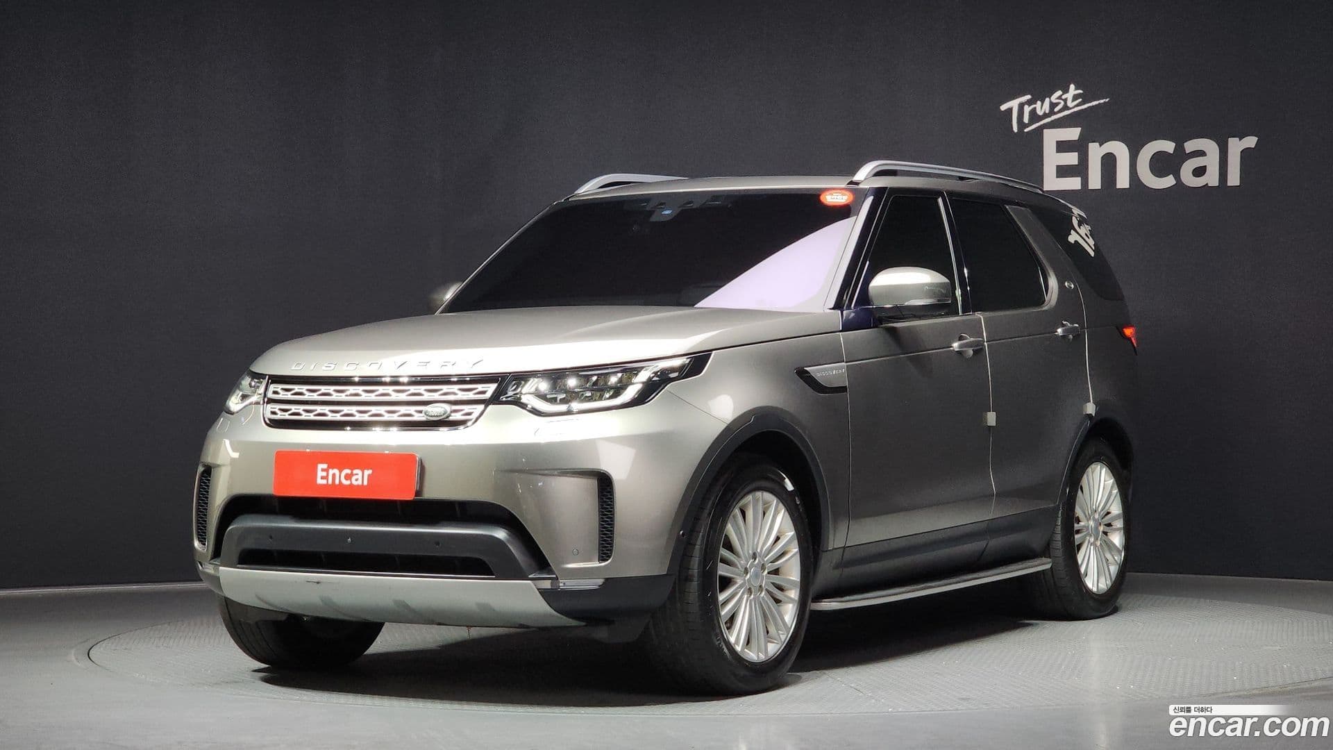 Main__Slider__Photo:Discovery Land Rover 2019.9-0