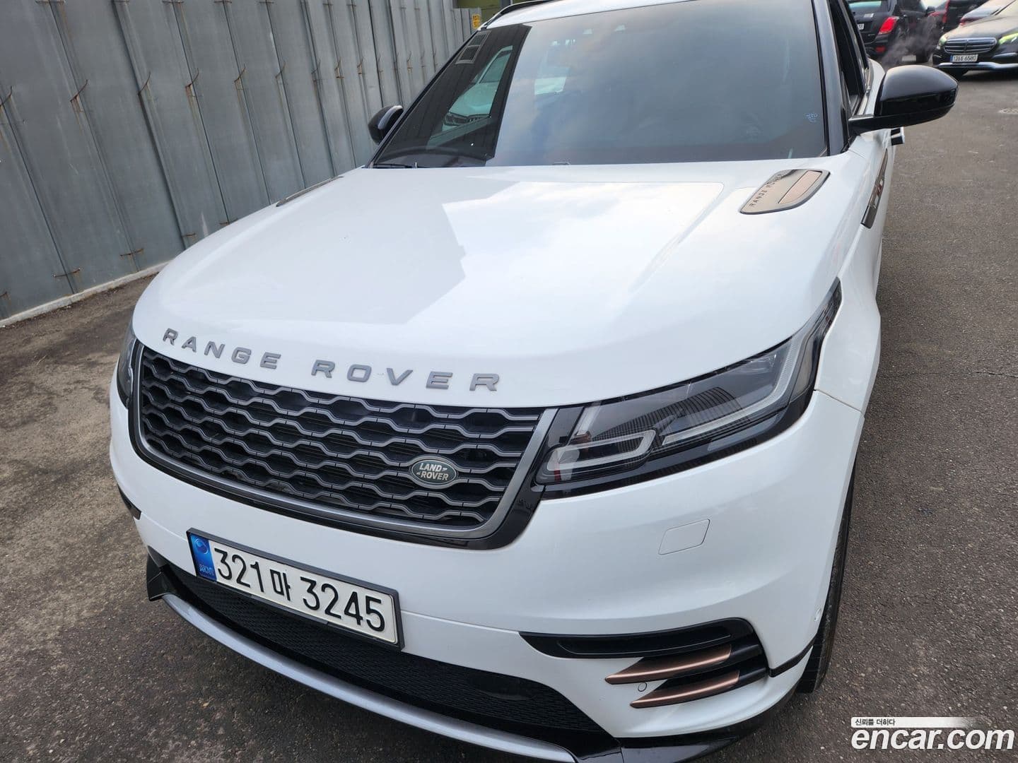 Main__Slider__Photo:Range Rover Velar Land Rover 2019.5-0