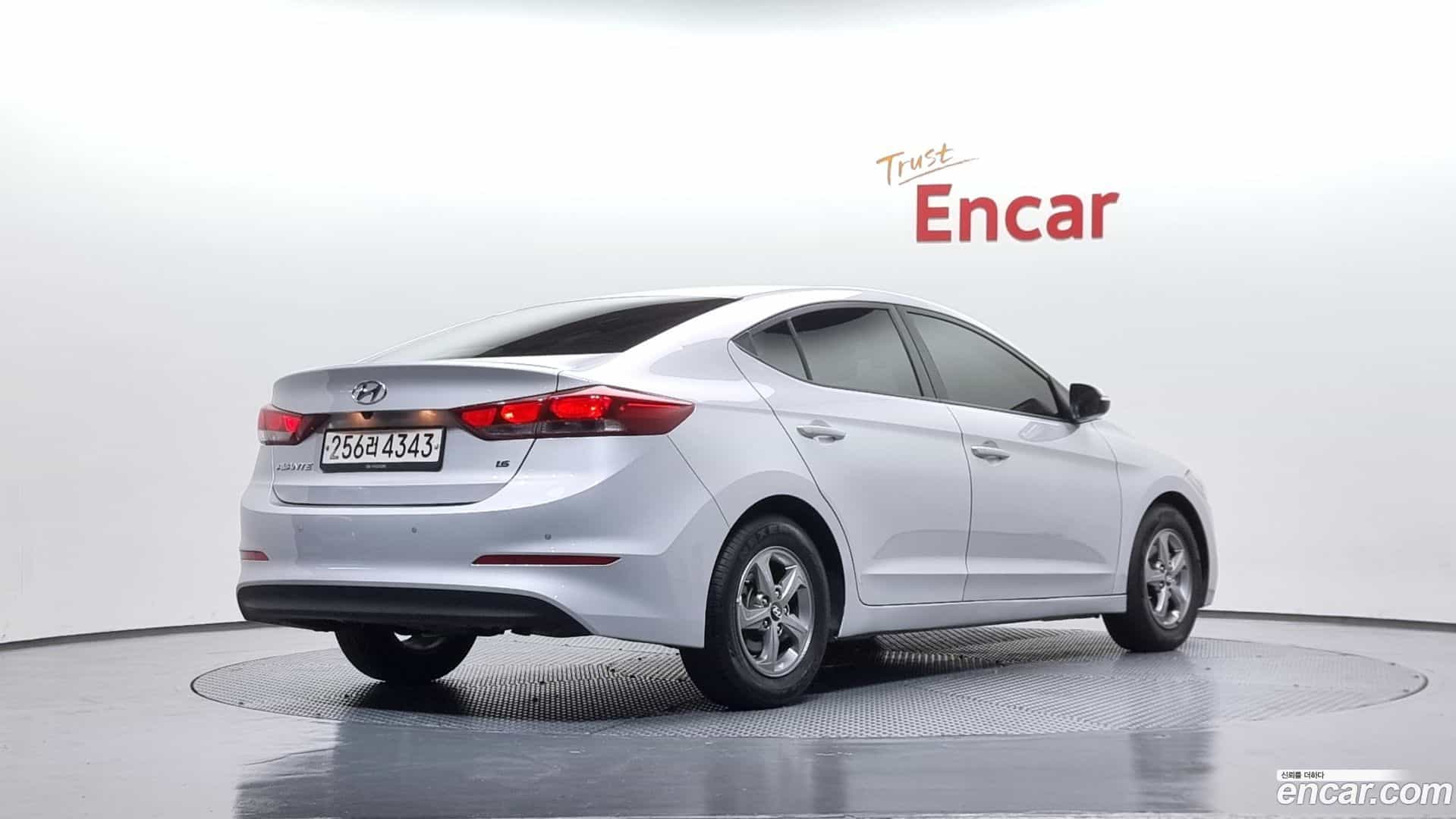 AVANTE Hyundai 2018.0-OUTER-002