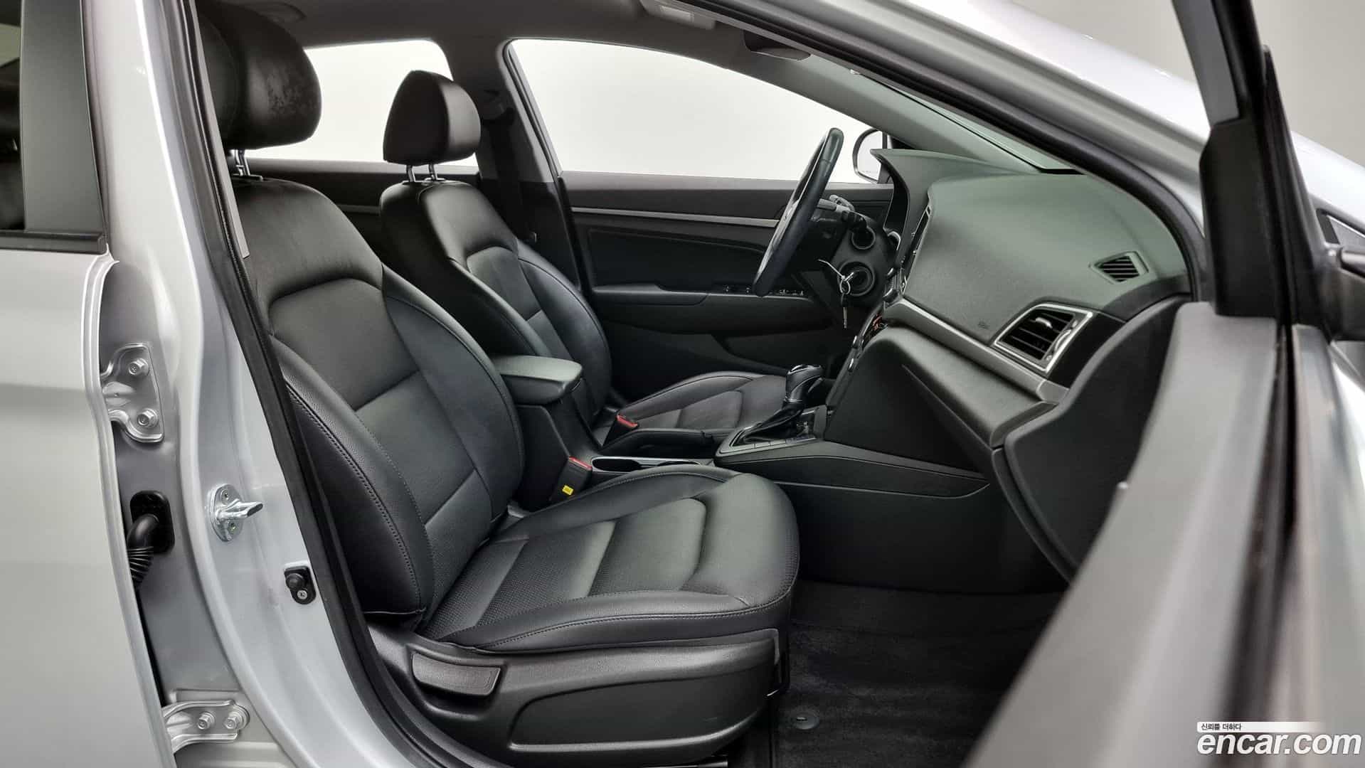 AVANTE Hyundai 2018.0-INNER-010