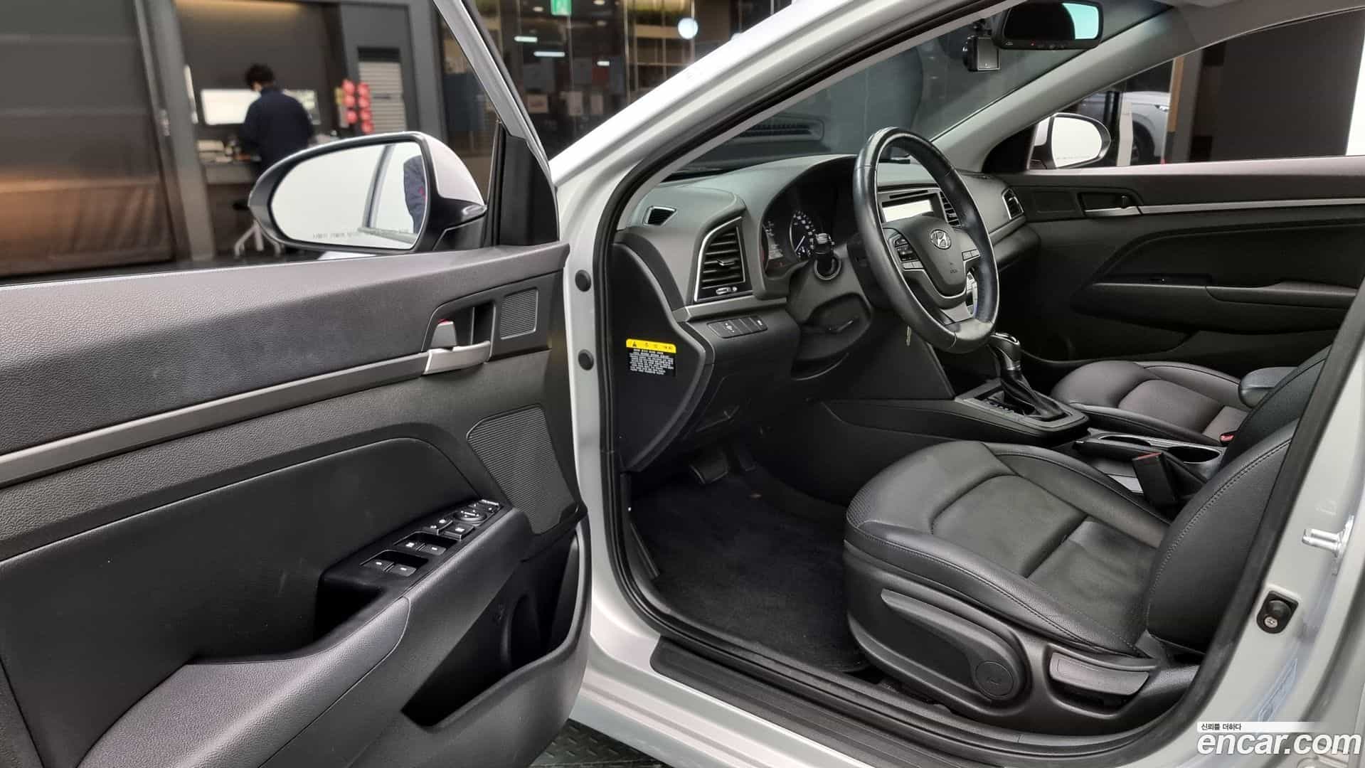 AVANTE Hyundai 2018.0-OPTION-015