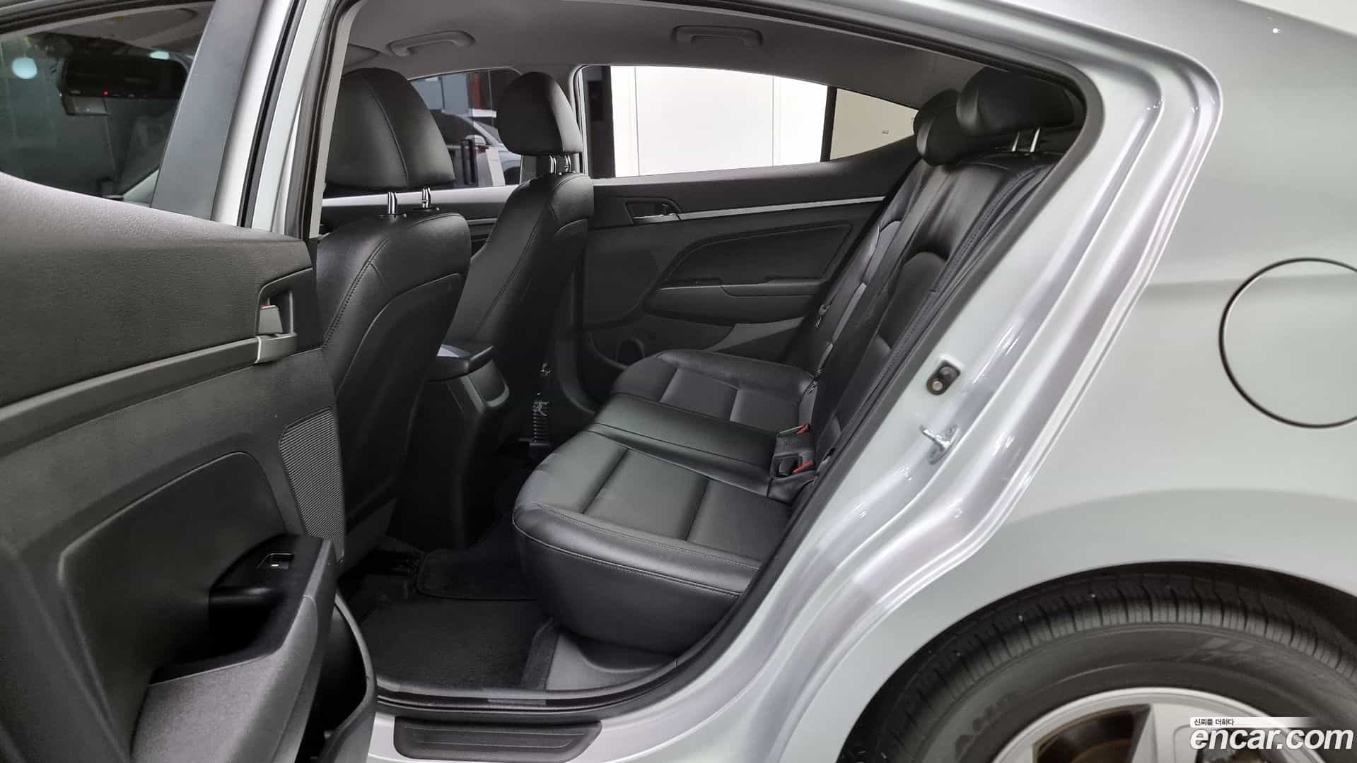 AVANTE Hyundai 2018.0-OPTION-017
