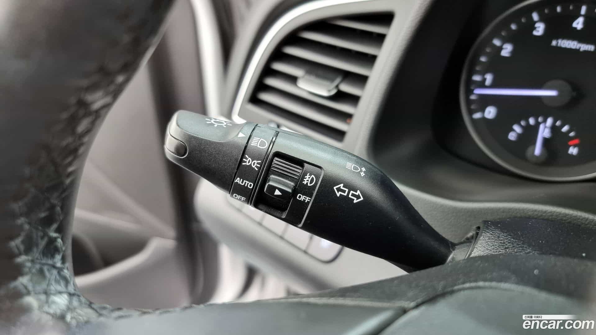 AVANTE Hyundai 2018.0-OPTION-021