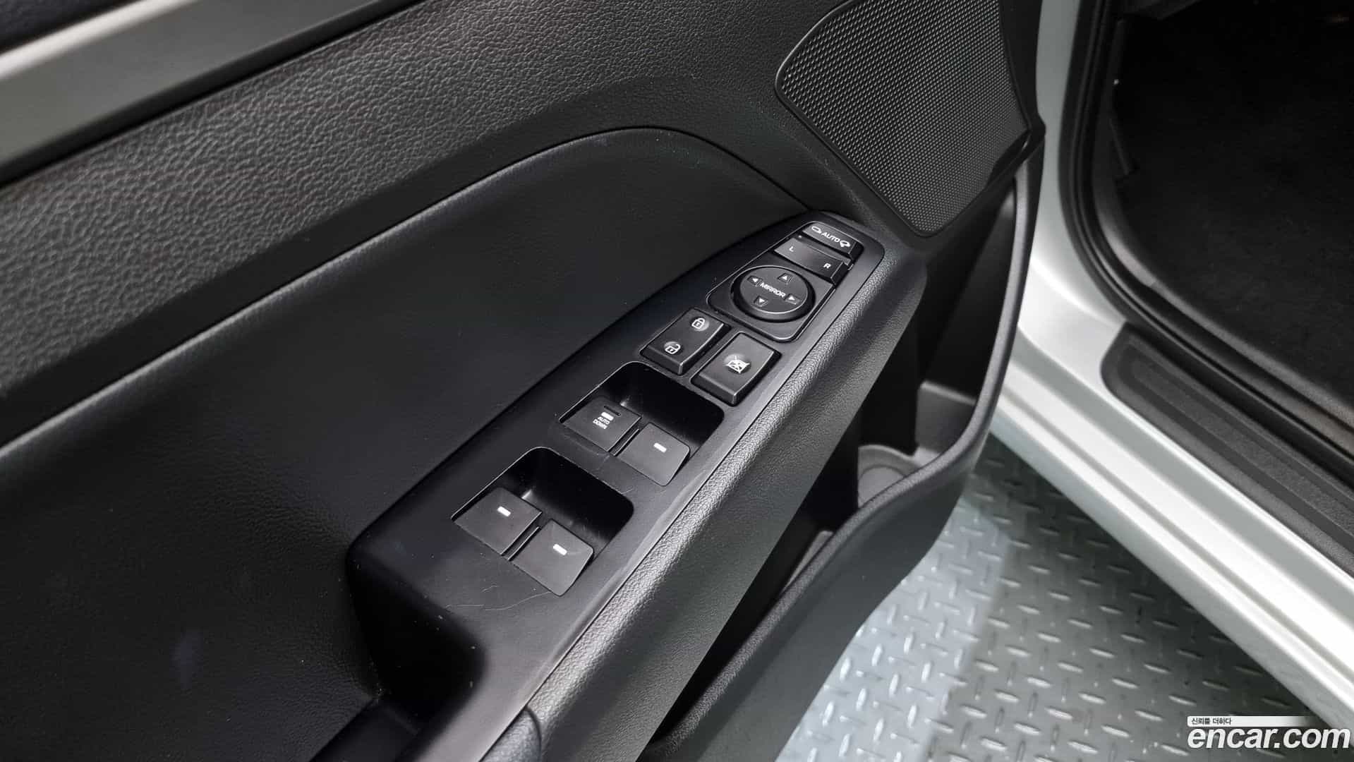 AVANTE Hyundai 2018.0-OPTION-023