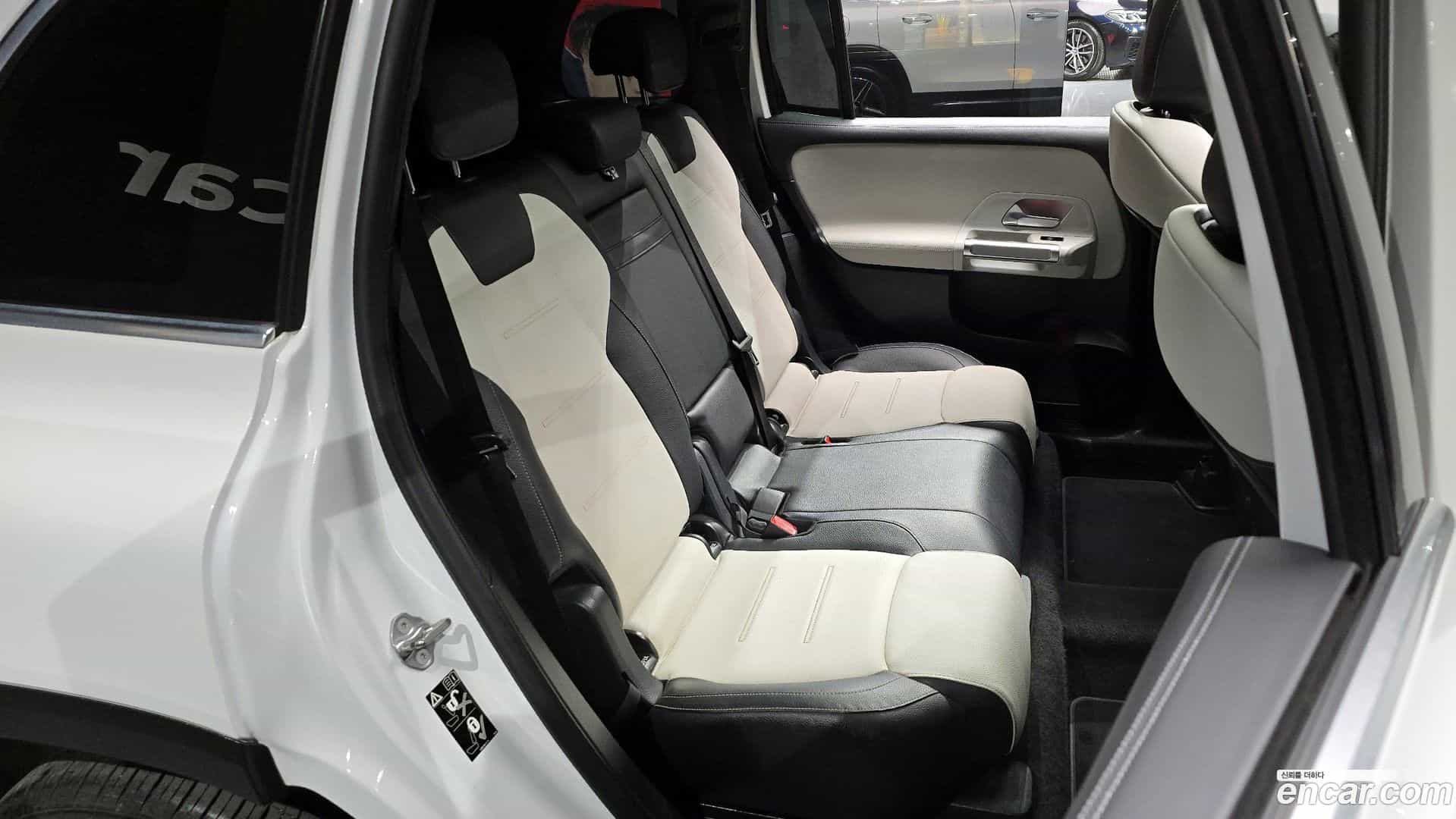 GLB-Class Mercedes-Benz 2020.9-OPTION-016