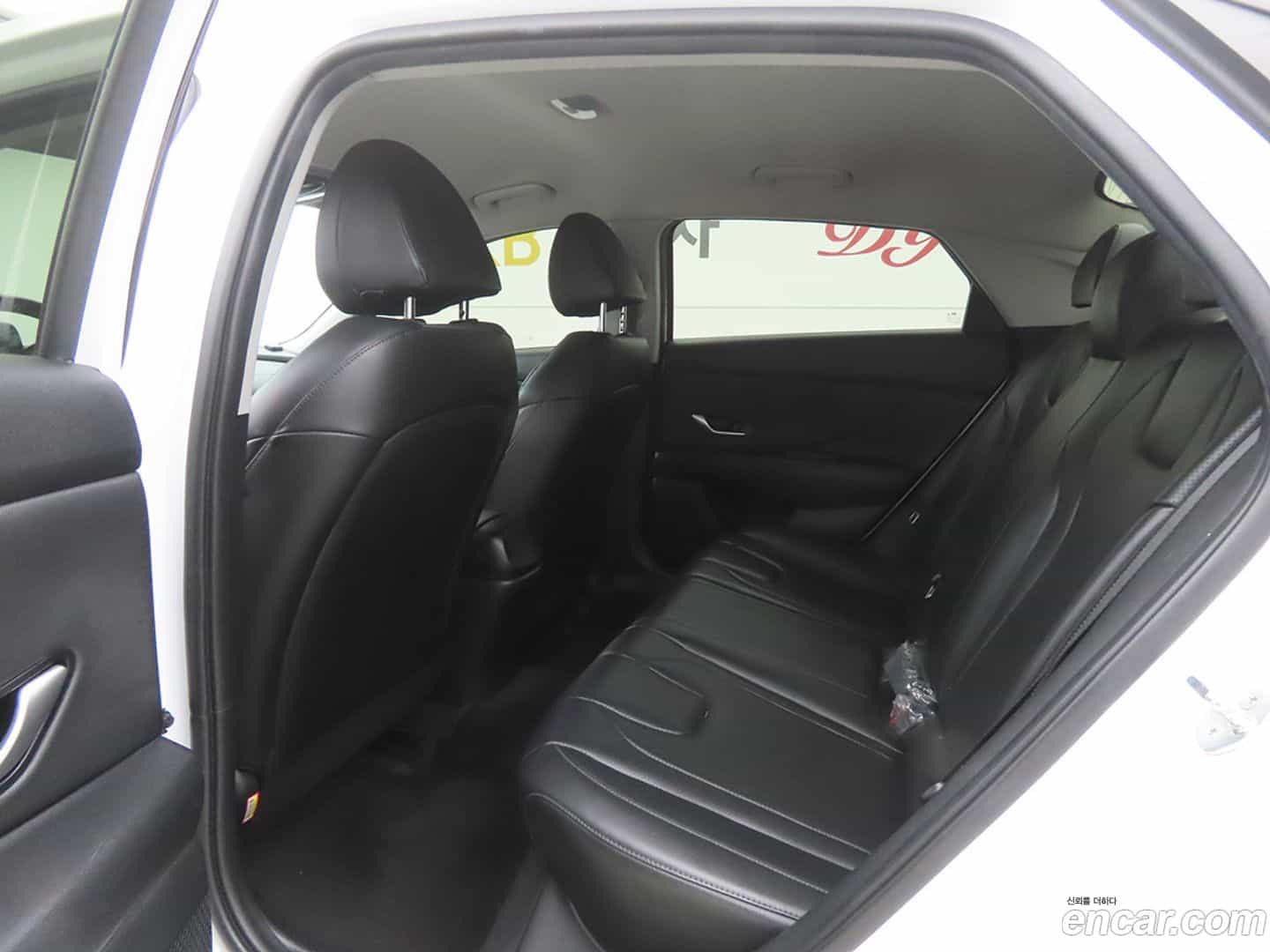 AVANTE Hyundai 2022.10-OPTION-015