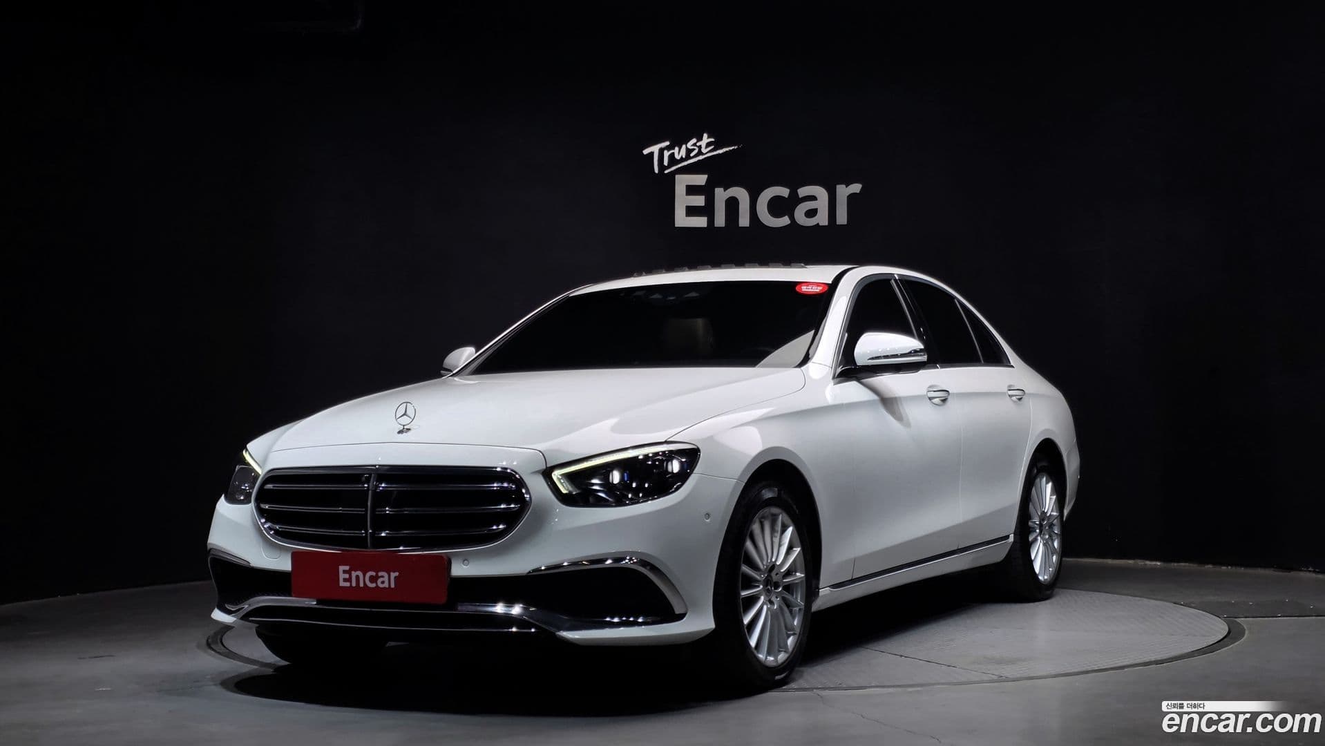 Main__Slider__Photo:E-Class Mercedes-Benz 2021.7-0