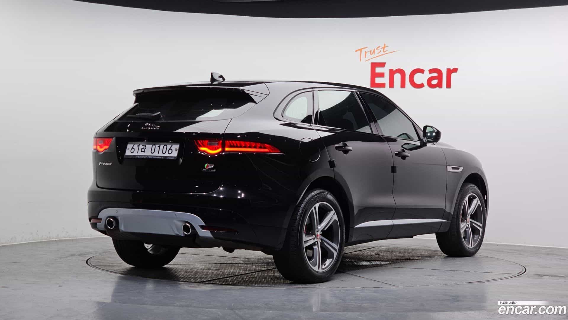 F-PACE Jaguar 2016.8-OUTER-002