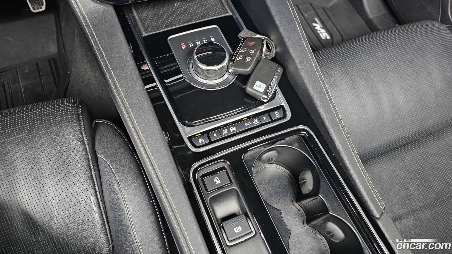 F-PACE Jaguar 2016.8-INNER-009
