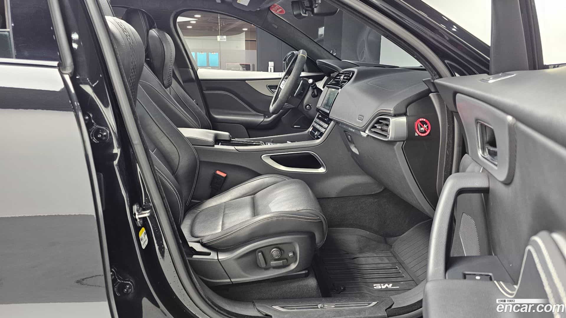F-PACE Jaguar 2016.8-INNER-010