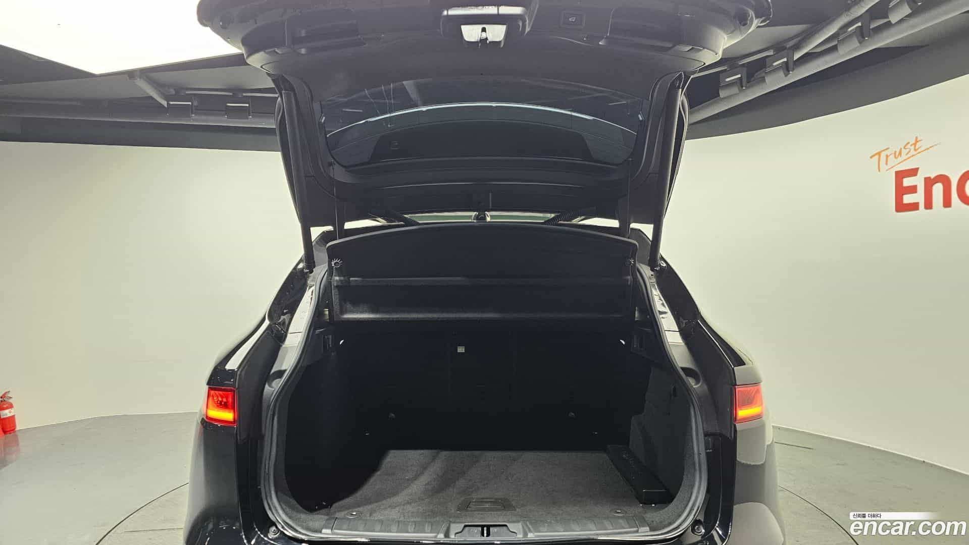 F-PACE Jaguar 2016.8-OPTION-024