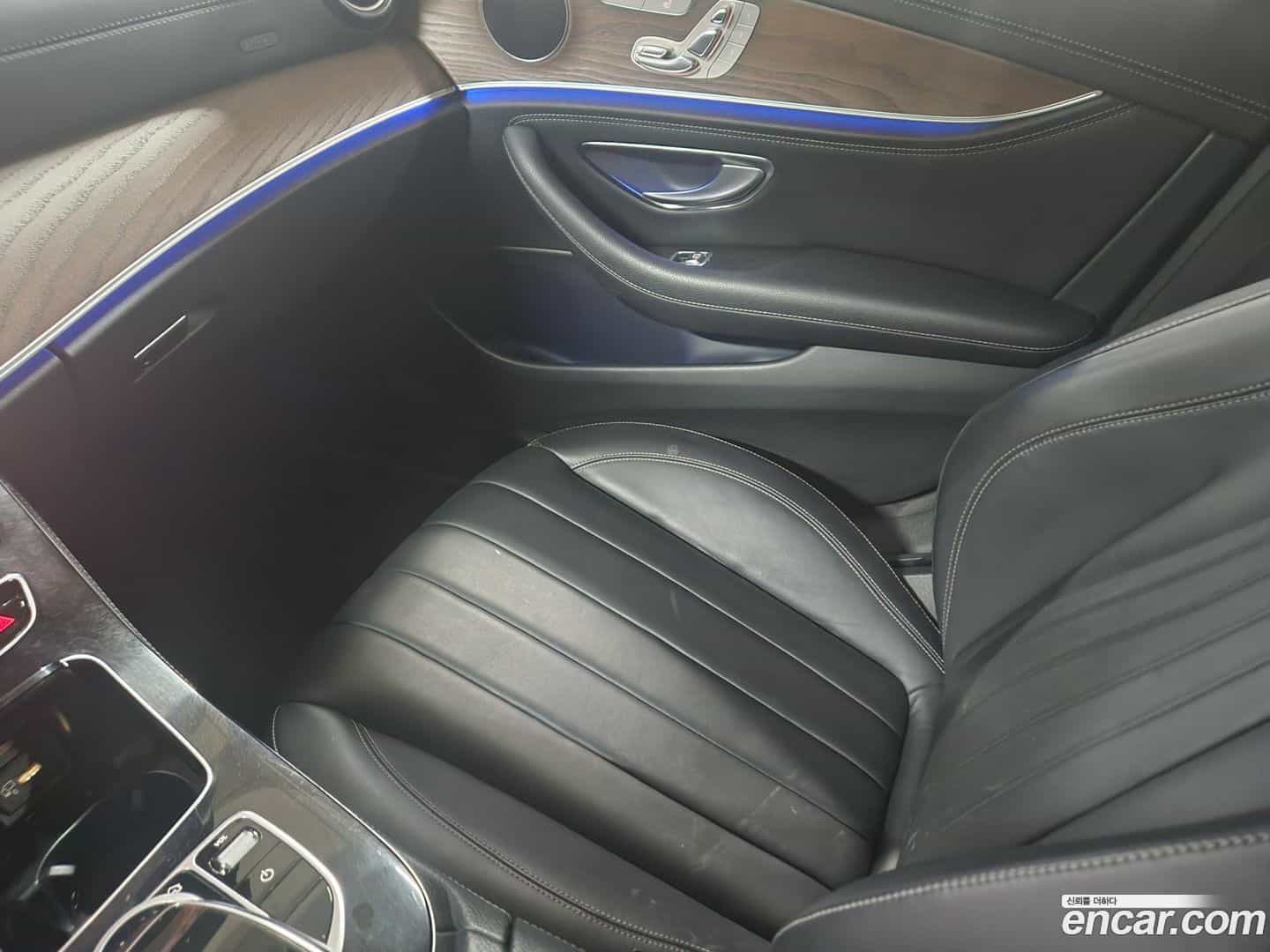 E-Class Mercedes-Benz 2019.9-OPTION-019