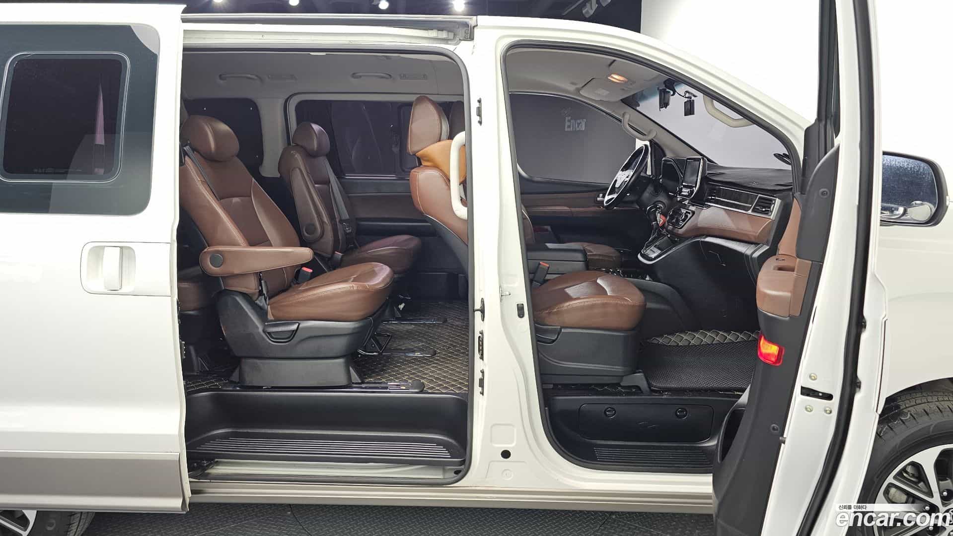 Starex Hyundai 2018.6-OPTION-016