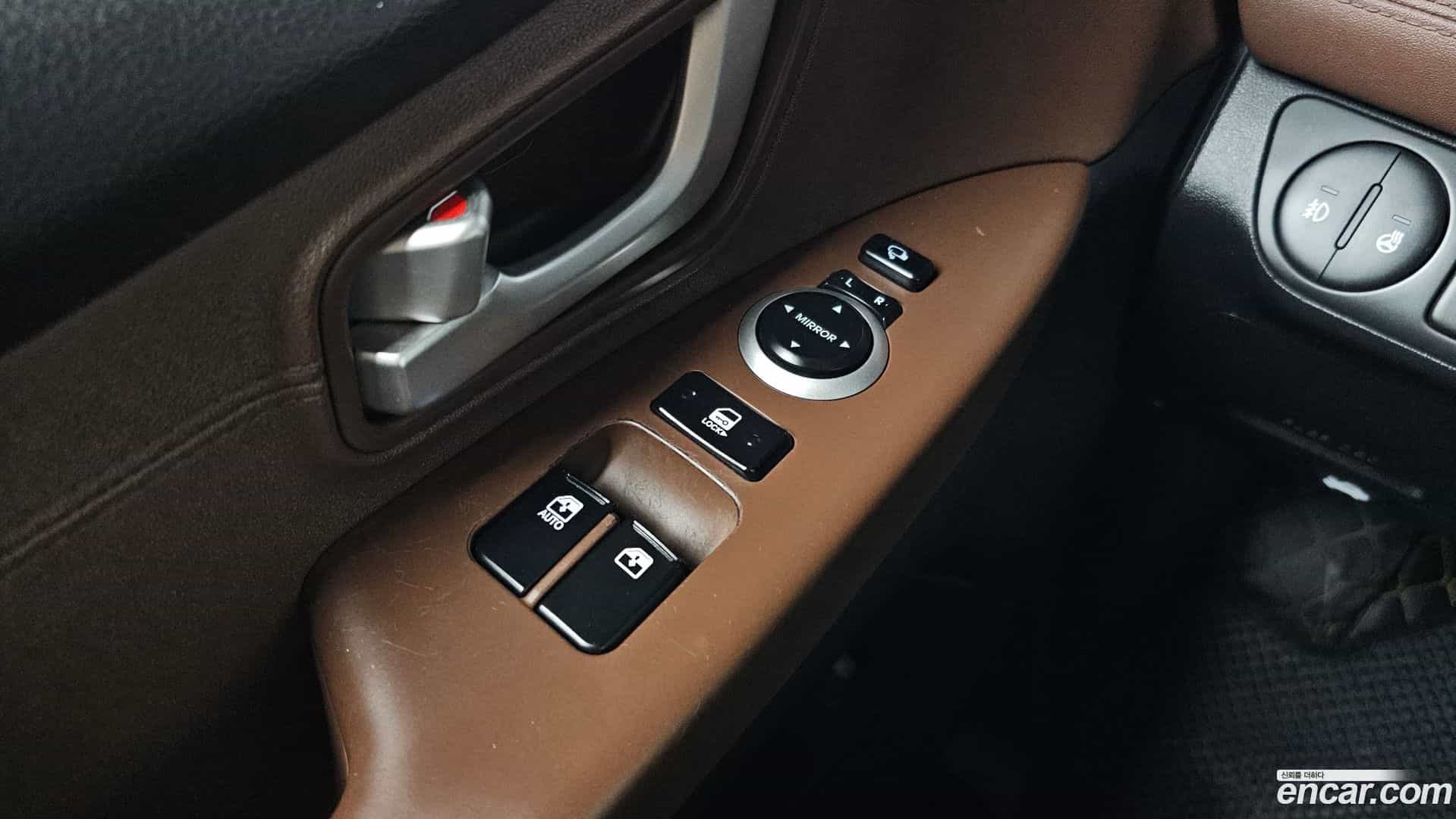 Starex Hyundai 2018.6-OPTION-017