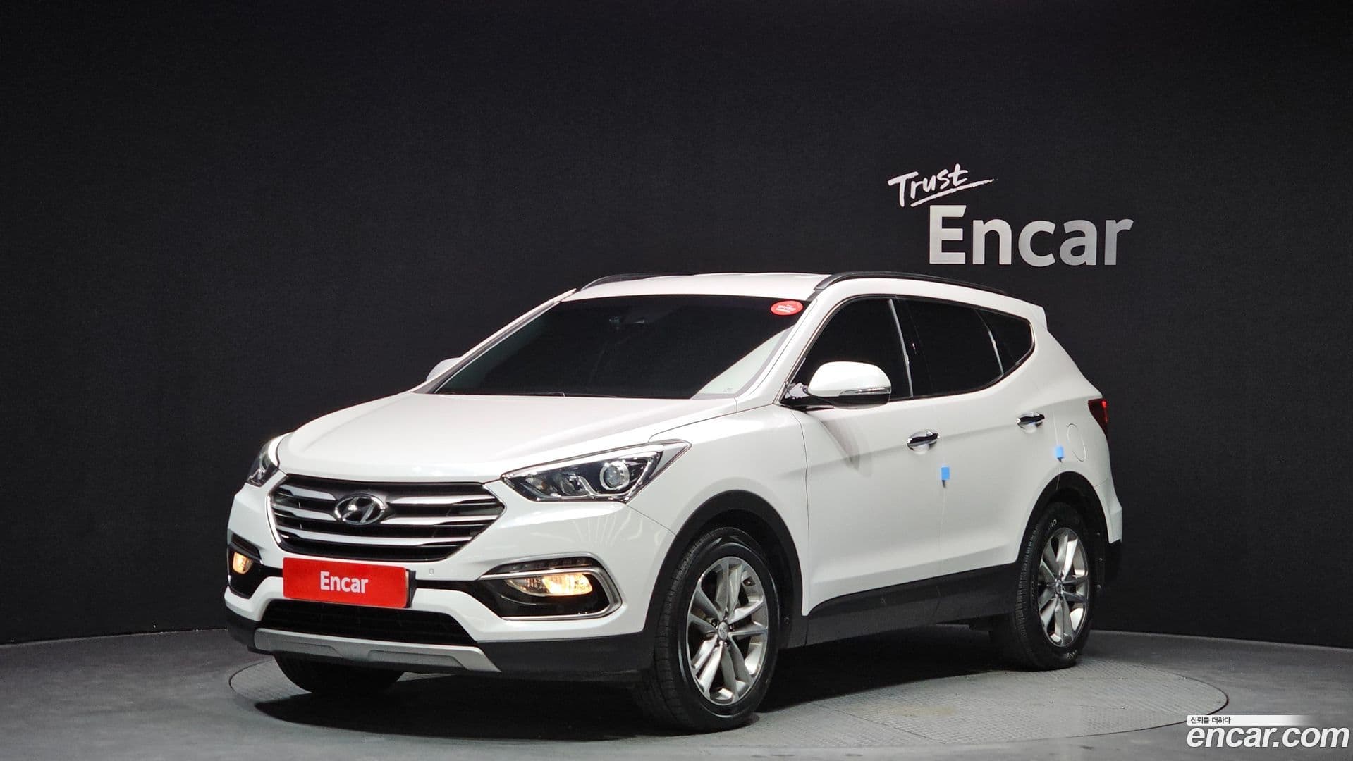 Main__Slider__Photo:Santafe Hyundai 2016.3-0