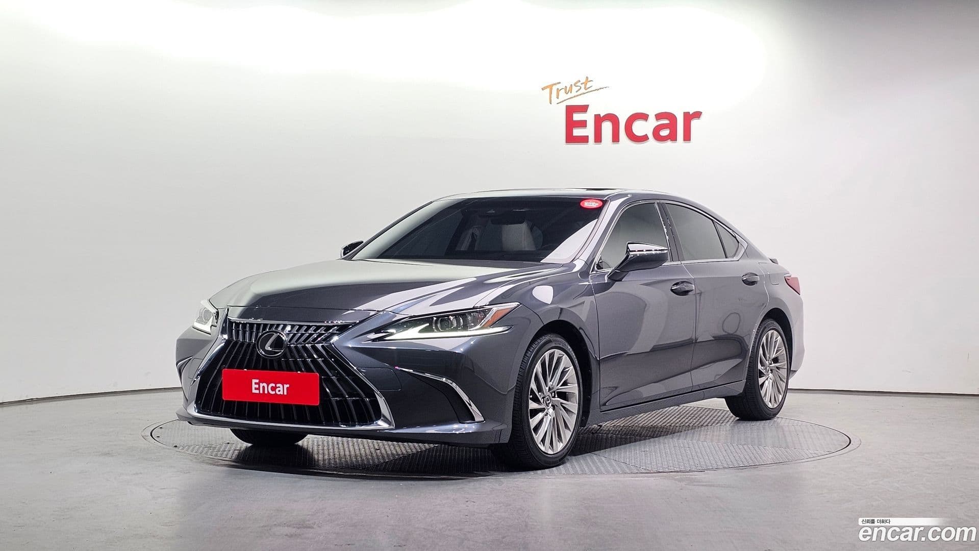 Main__Slider__Photo:ES Lexus 2022.11-0