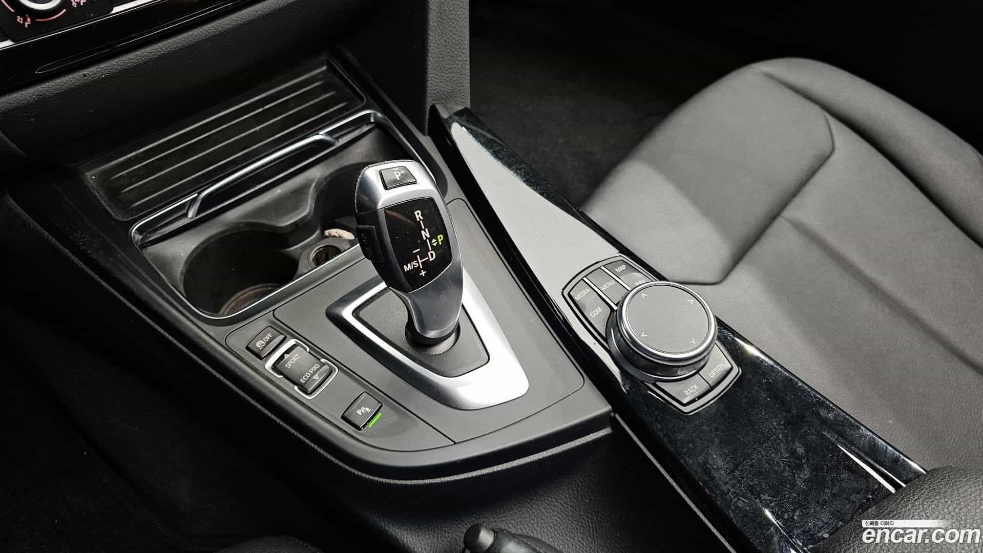 3-Series BMW 2018.2-INNER-009