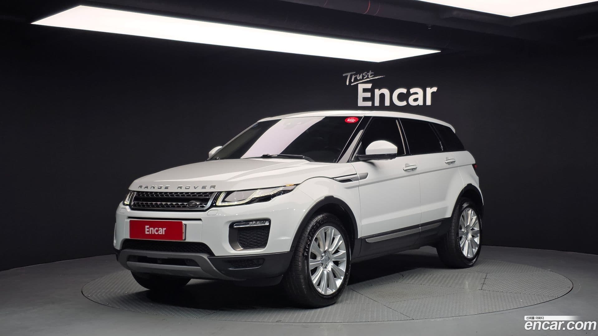 Main__Slider__Photo:Range Rover Evoque Land Rover 2017.3-0