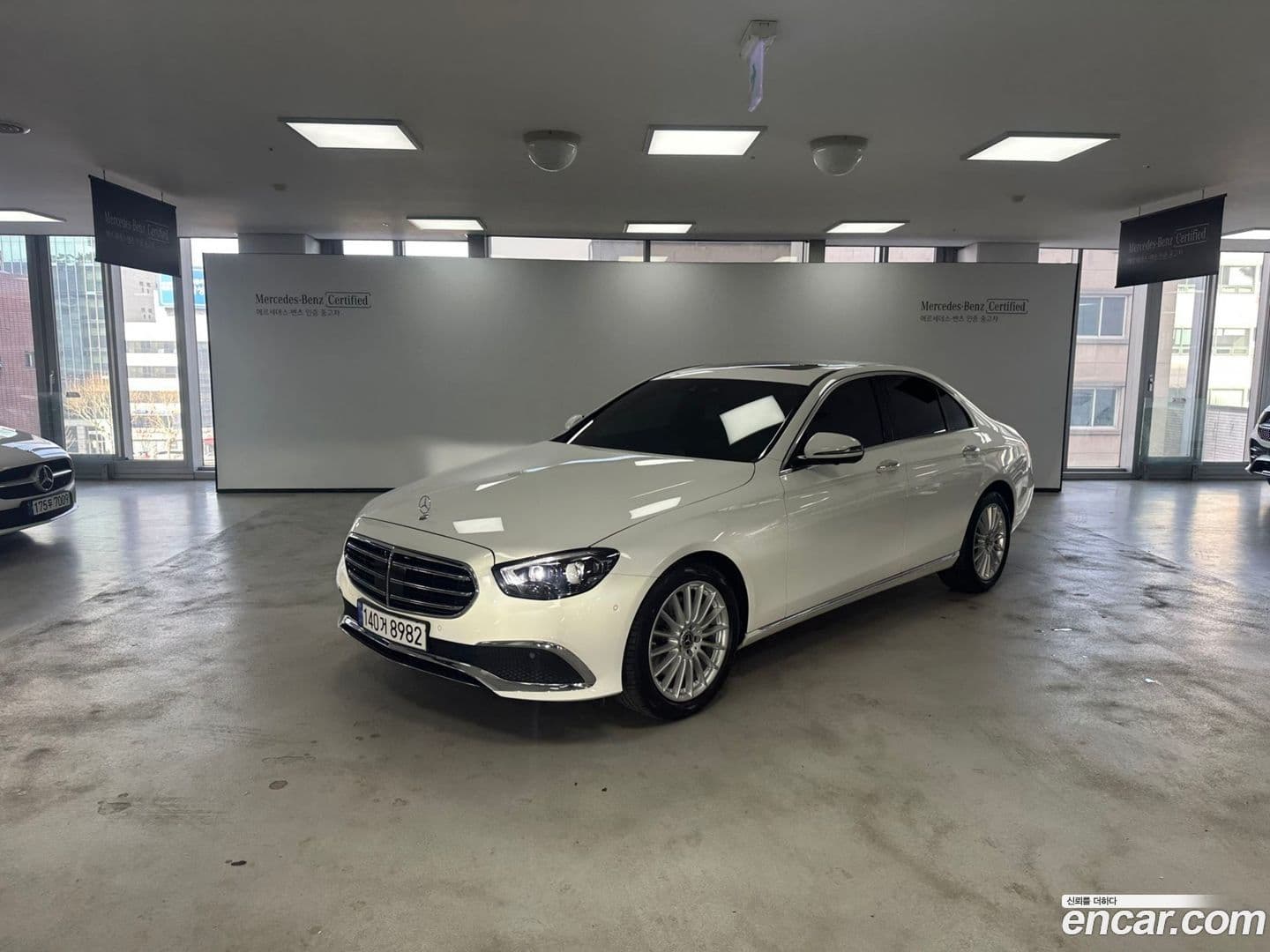 Main__Slider__Photo:E-Class Mercedes-Benz 2023.7-0