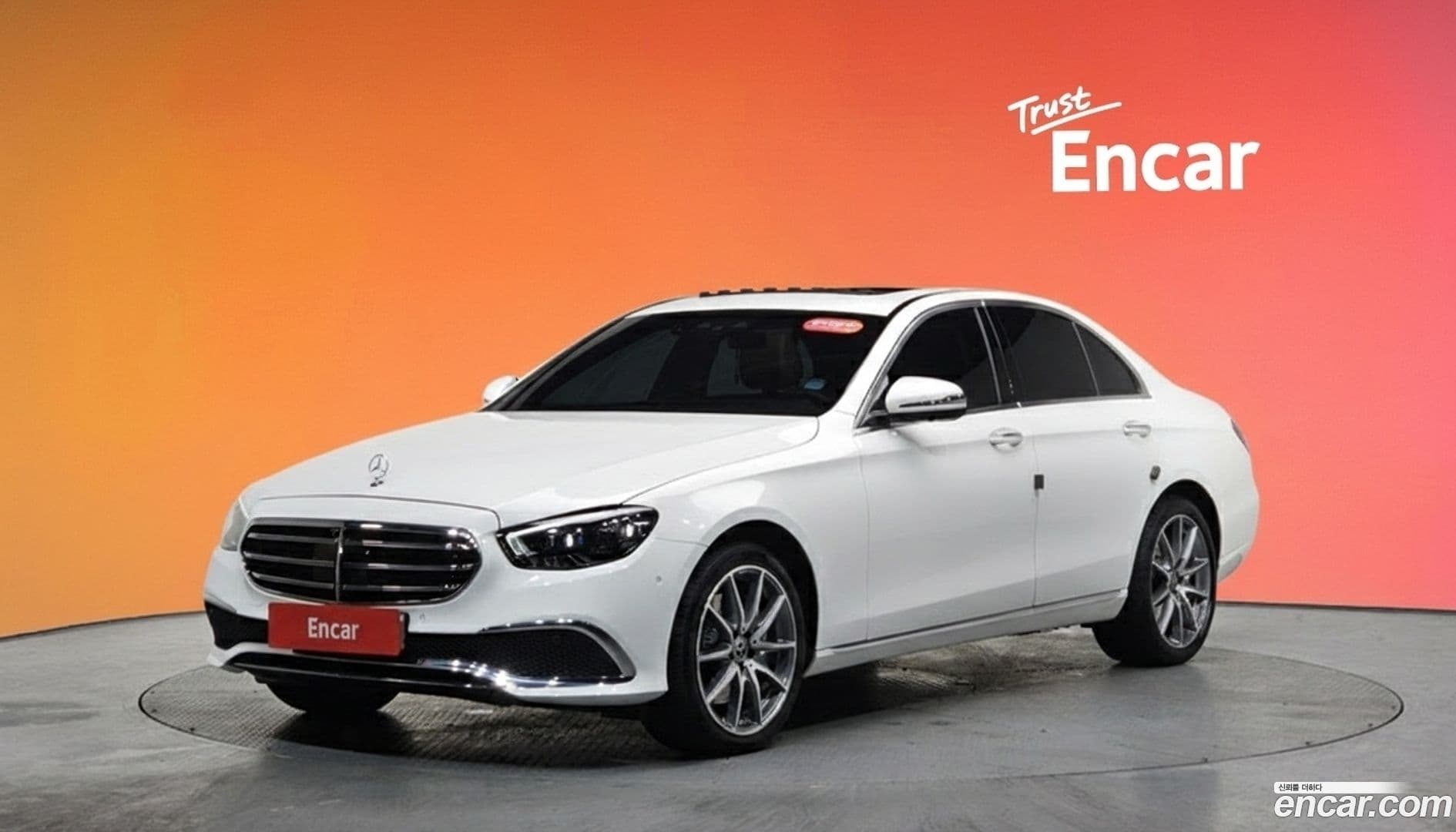 Main__Slider__Photo:E-Class Mercedes-Benz 2022.1-0